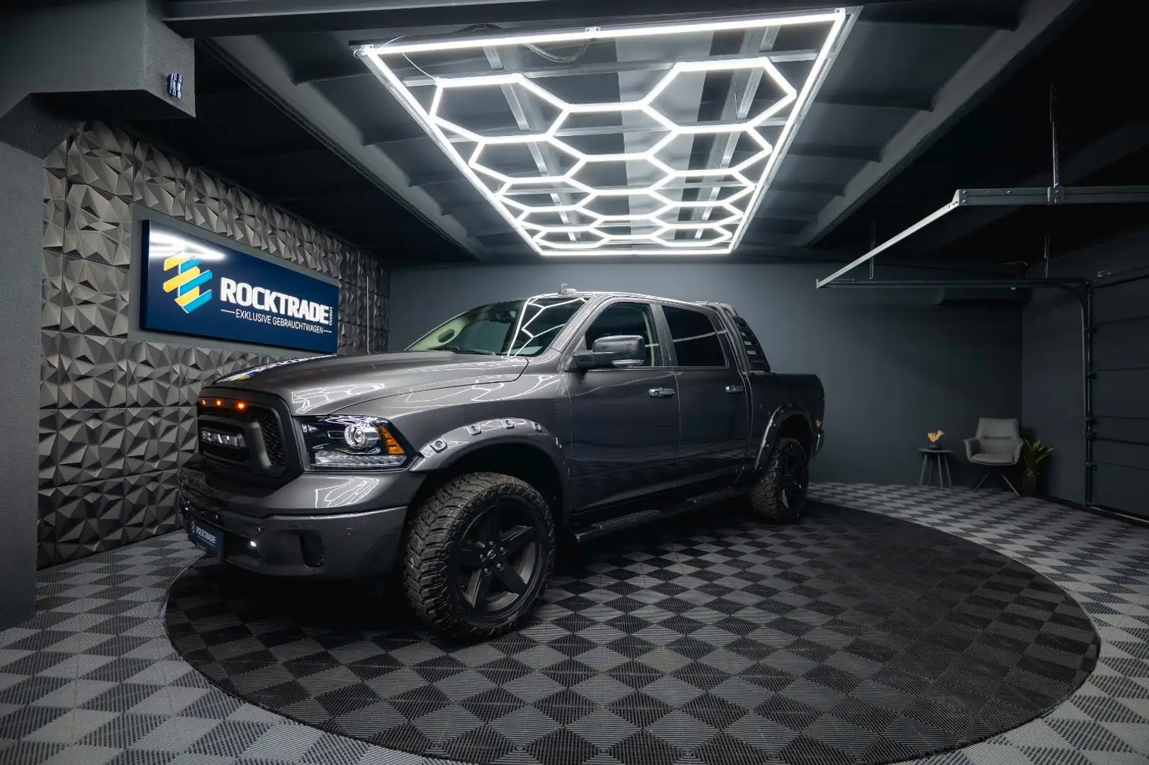 Dodge RAM 5.7 V8 HEMI 4x4 OFFROAD Night-Paket *LED*19% Grau - 2
