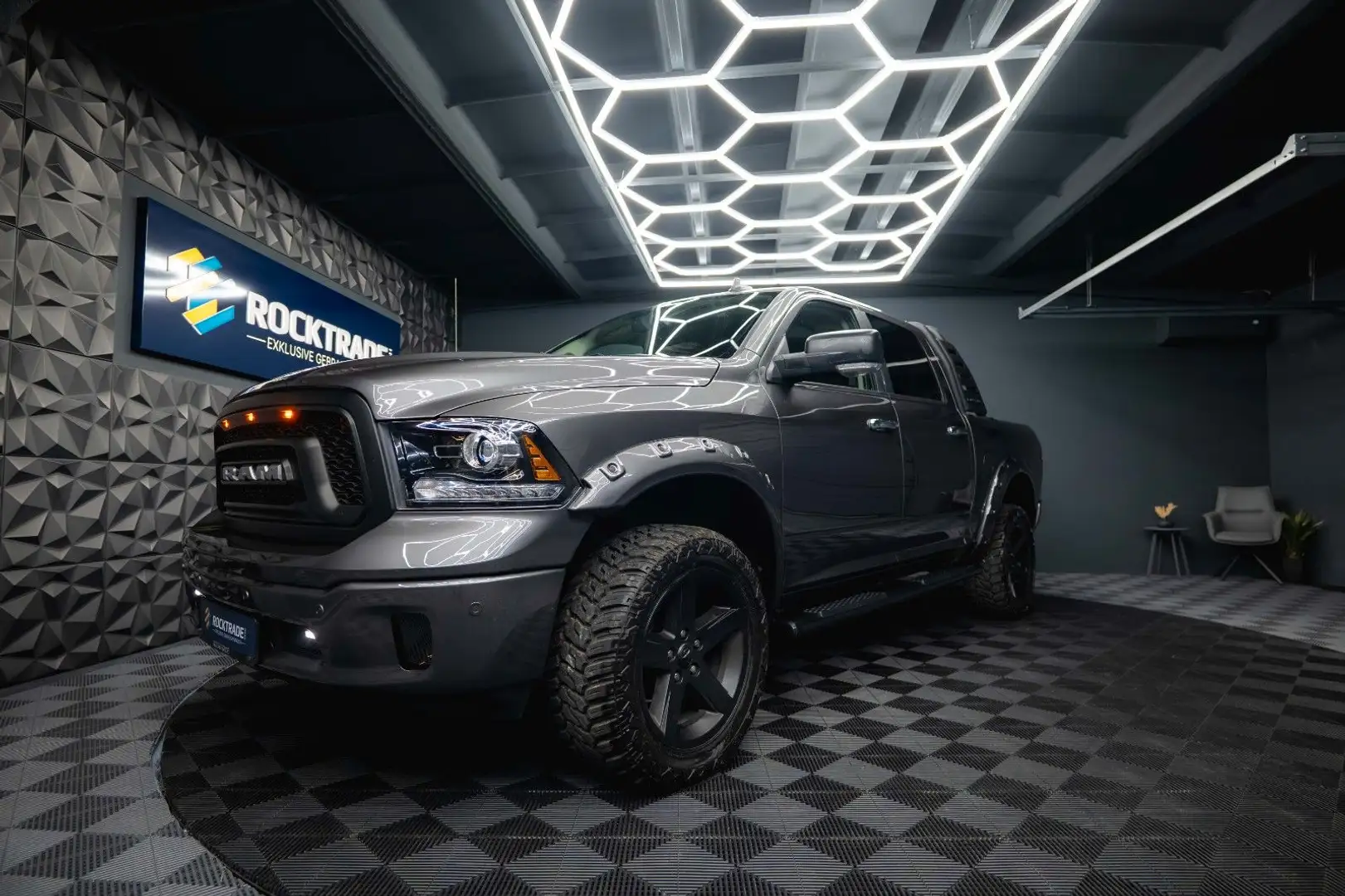 Dodge RAM 5.7 V8 HEMI 4x4 OFFROAD Night-Paket *LED*19% Grau - 1