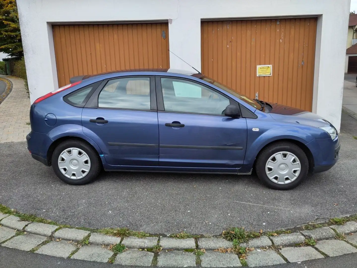Ford Focus Focus 1.6 16V Titanium Blau - 1