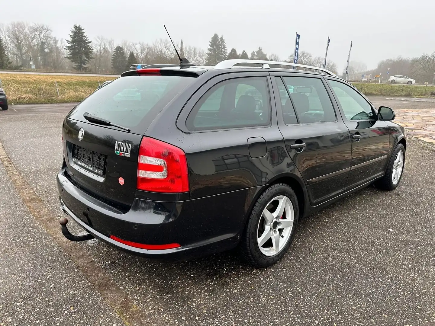 Skoda Octavia Combi RS Klima AHK Tüv 07/2027 Schwarz - 2