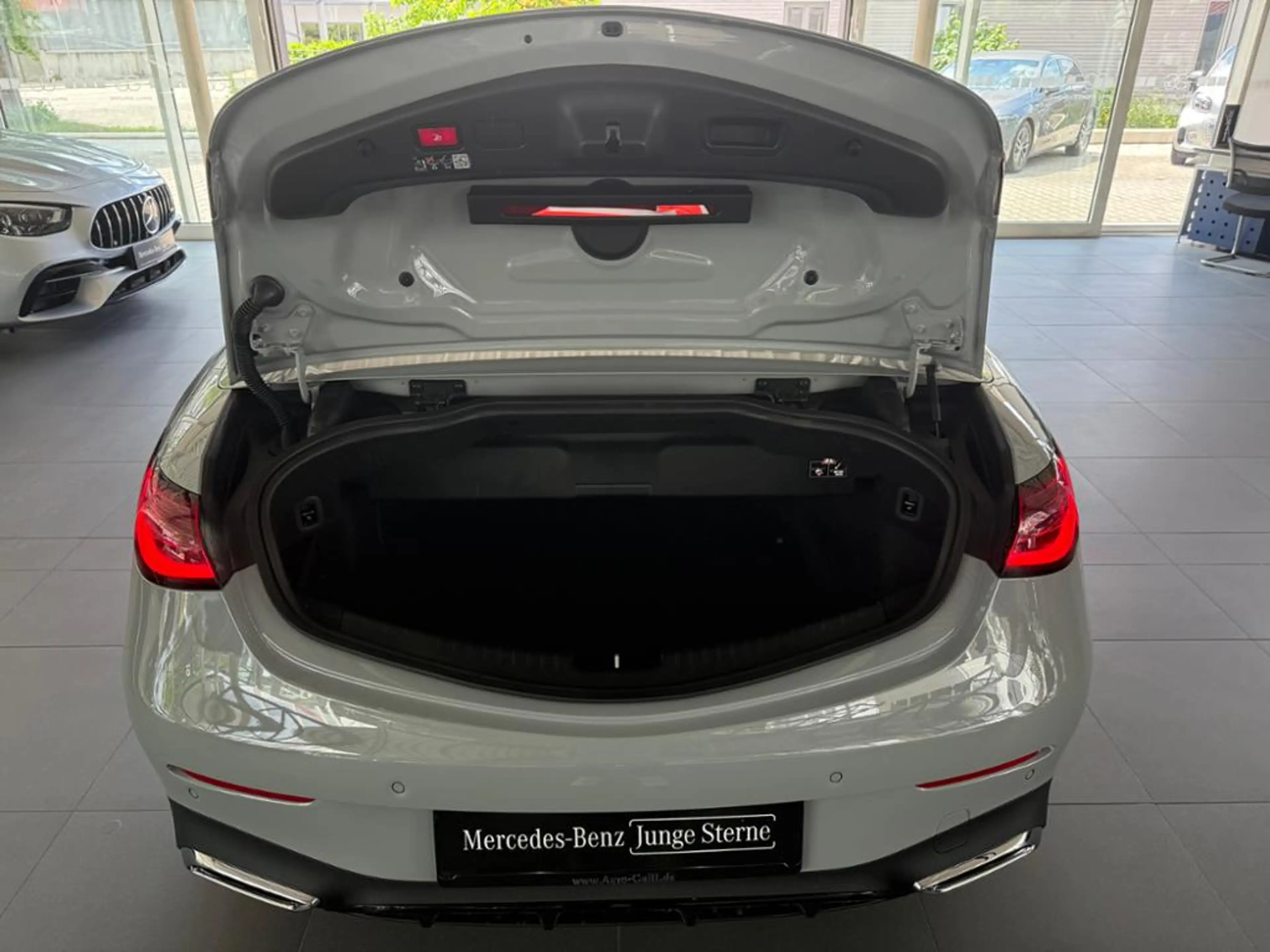 Mercedes-Benz CLE 180 Cabrio MANUFAKTUR Night Advanced Plus — photo 8
