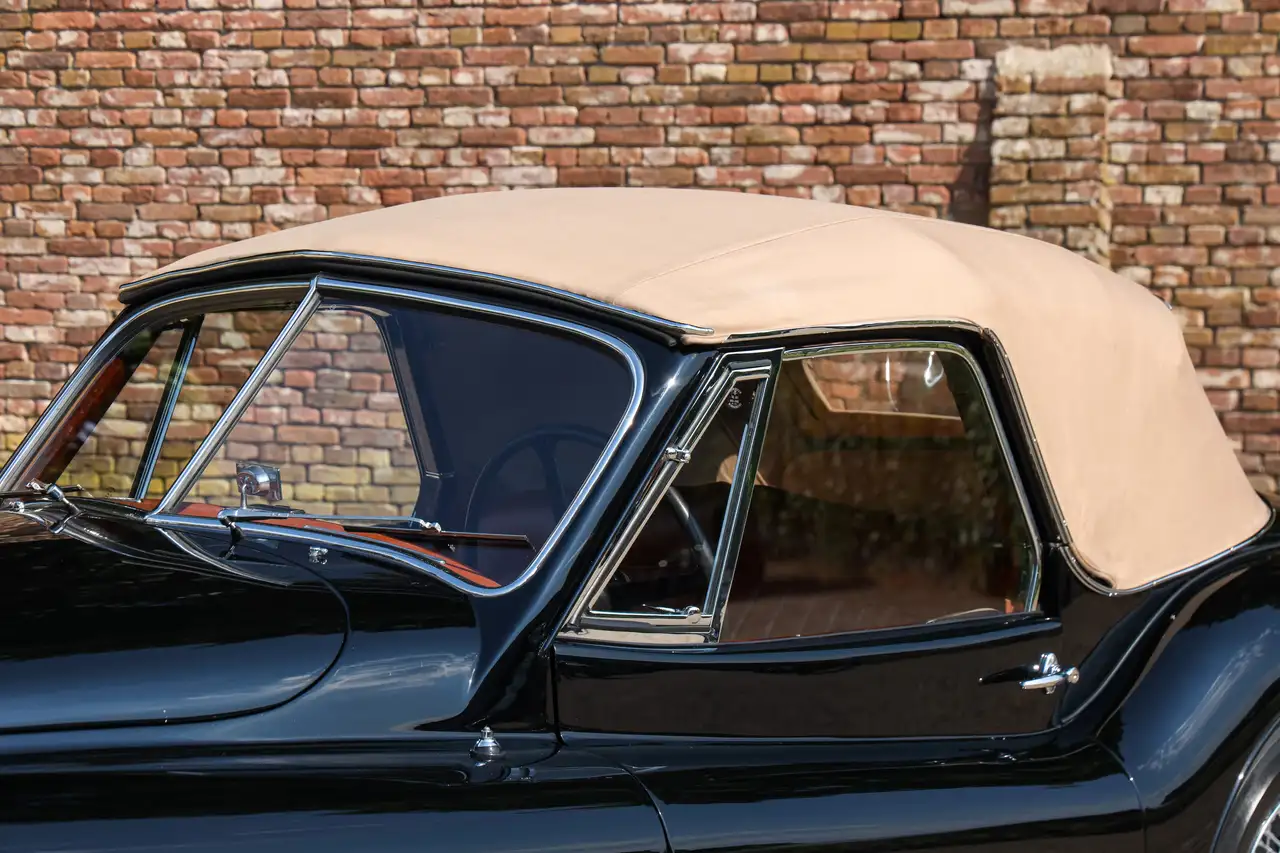 Jaguar XK120 DHC Stunning condition! It was very well res, foto 10