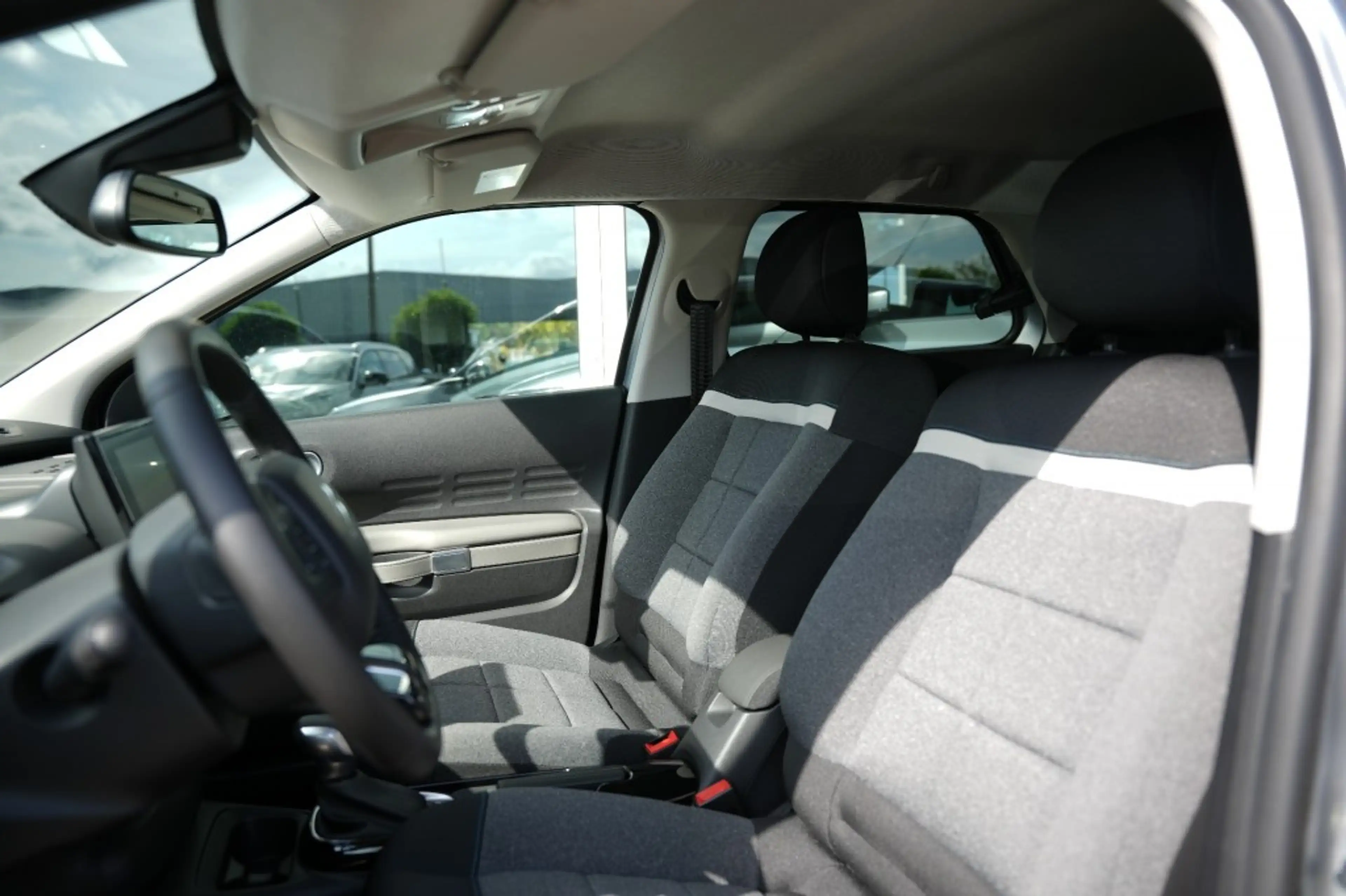Citroen C4 Cactus 1.2 PURETECH SHINE, Camera, Carplay ,ALL IN PRIJS — photo 2