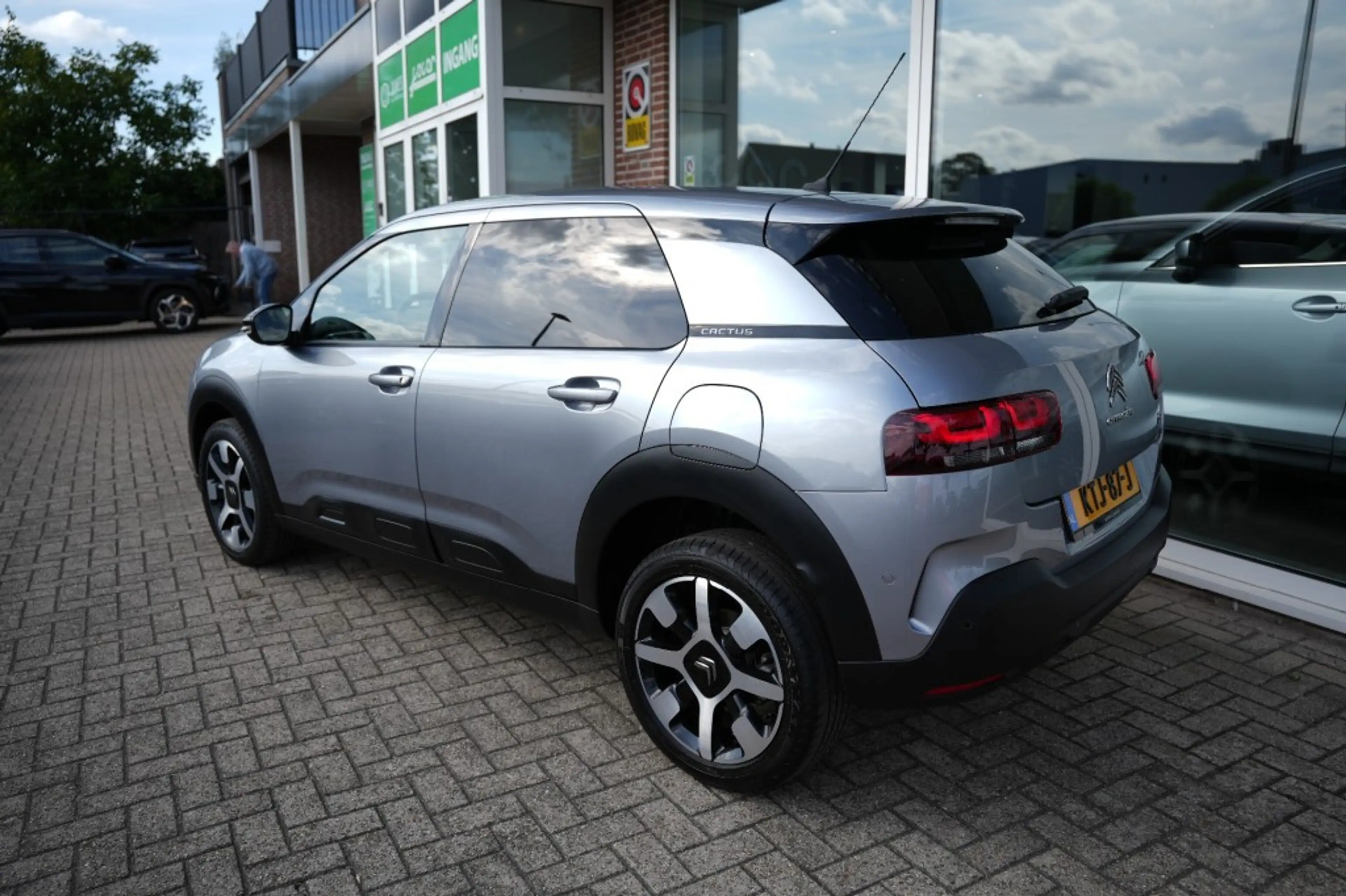Citroen C4 Cactus 1.2 PURETECH SHINE, Camera, Carplay ,ALL IN PRIJS — photo 3