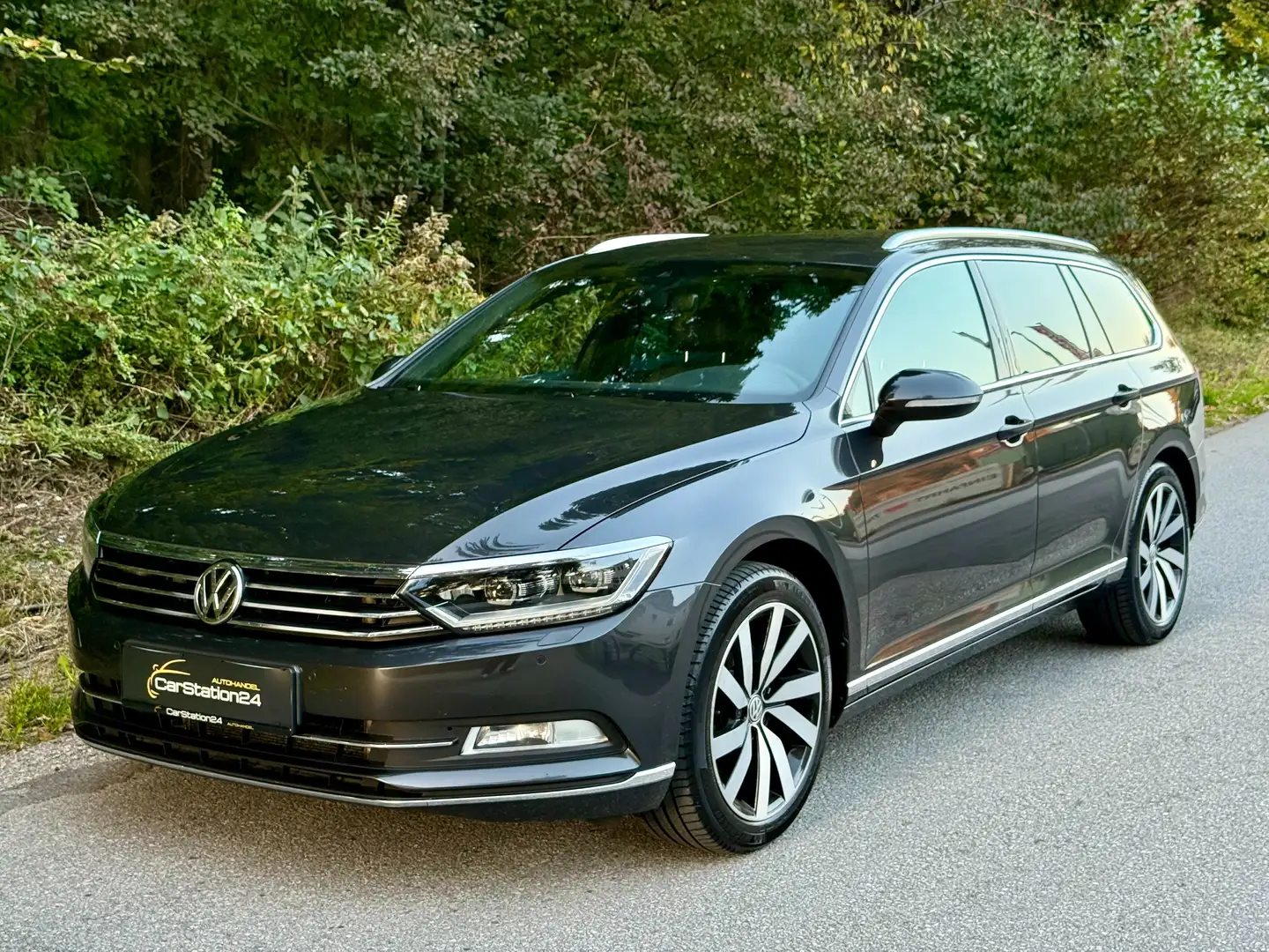 Volkswagen Passat Variant Highline*1BESITZ*ACC*TOT*VIRTUAL*HECKCAM*MASSAGES* Gris - 1