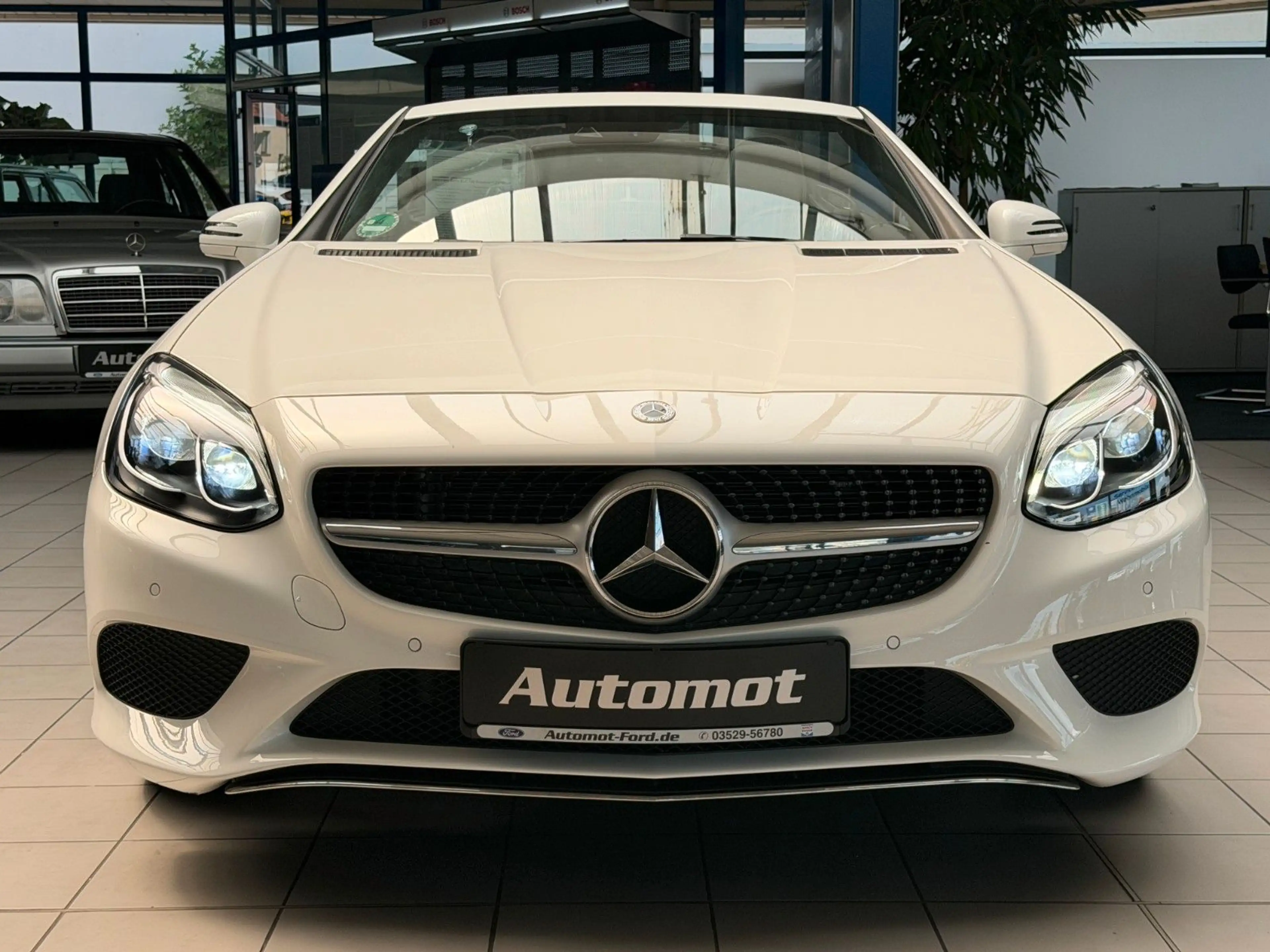 Mercedes-Benz SLC 180 Roadster*LED*Navi*SHZ*Airscarf — photo 2