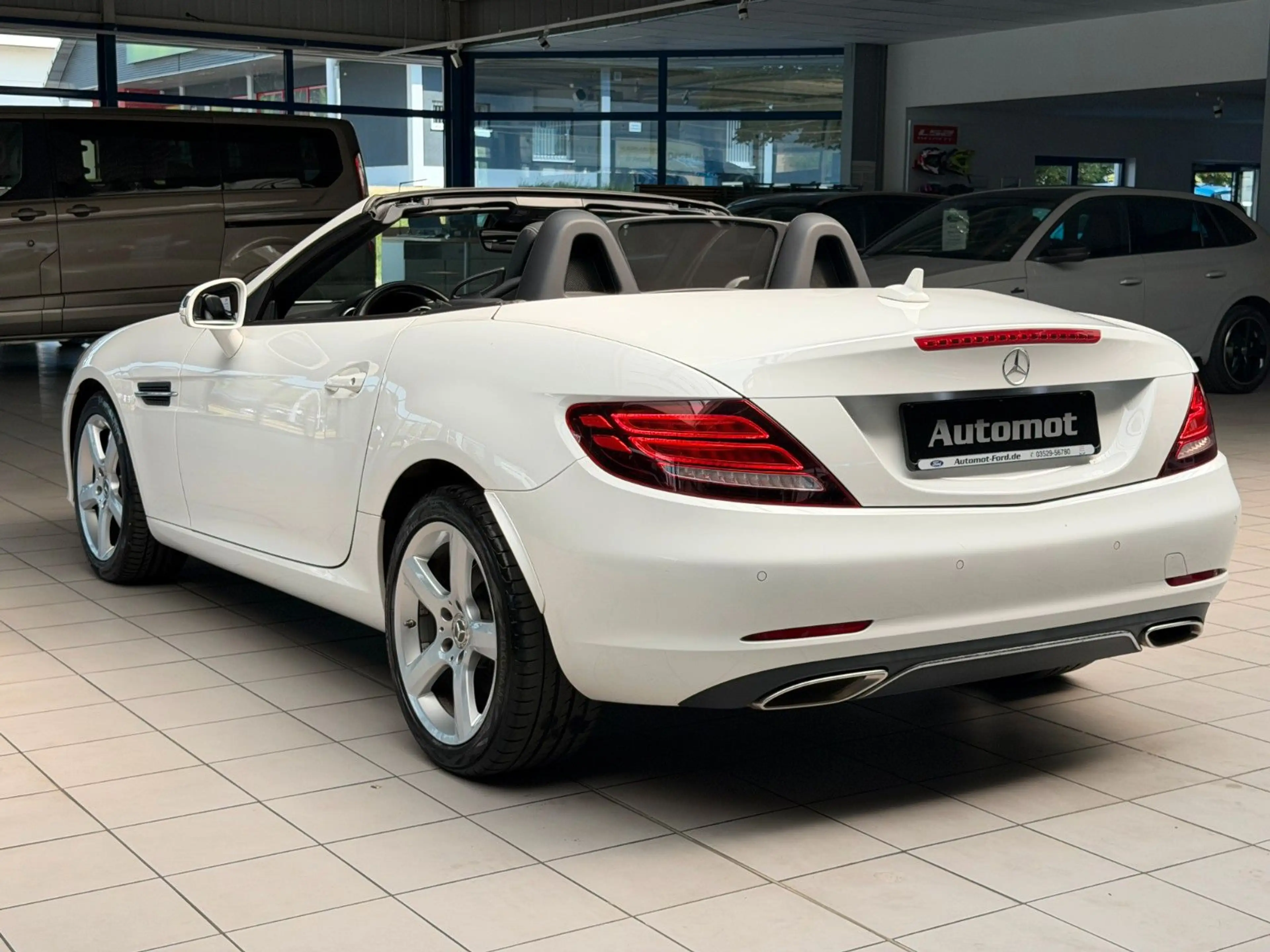 Mercedes-Benz SLC 180 Roadster*LED*Navi*SHZ*Airscarf — photo 7