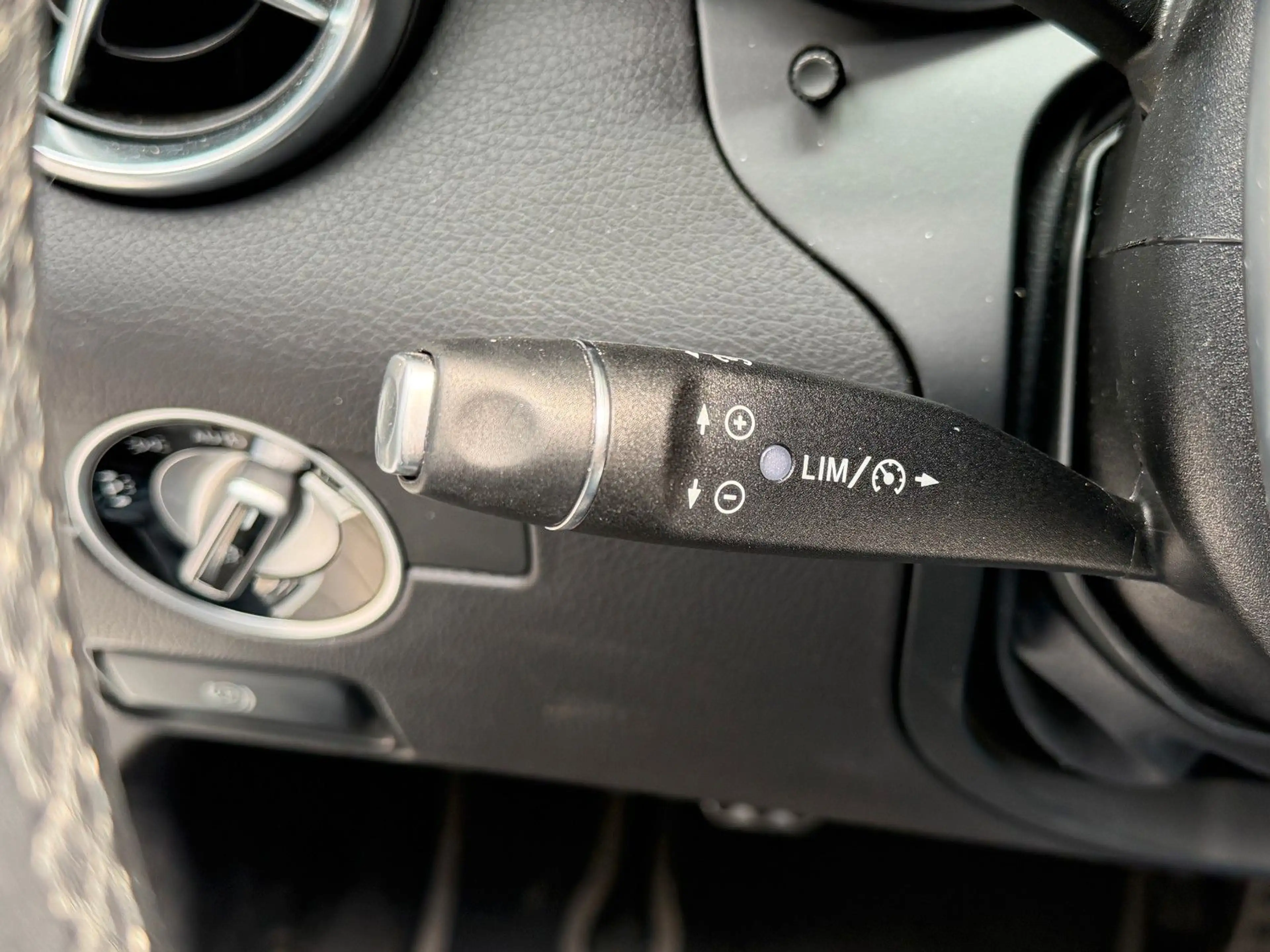 Mercedes-Benz SLC 180 Roadster*LED*Navi*SHZ*Airscarf — photo 15