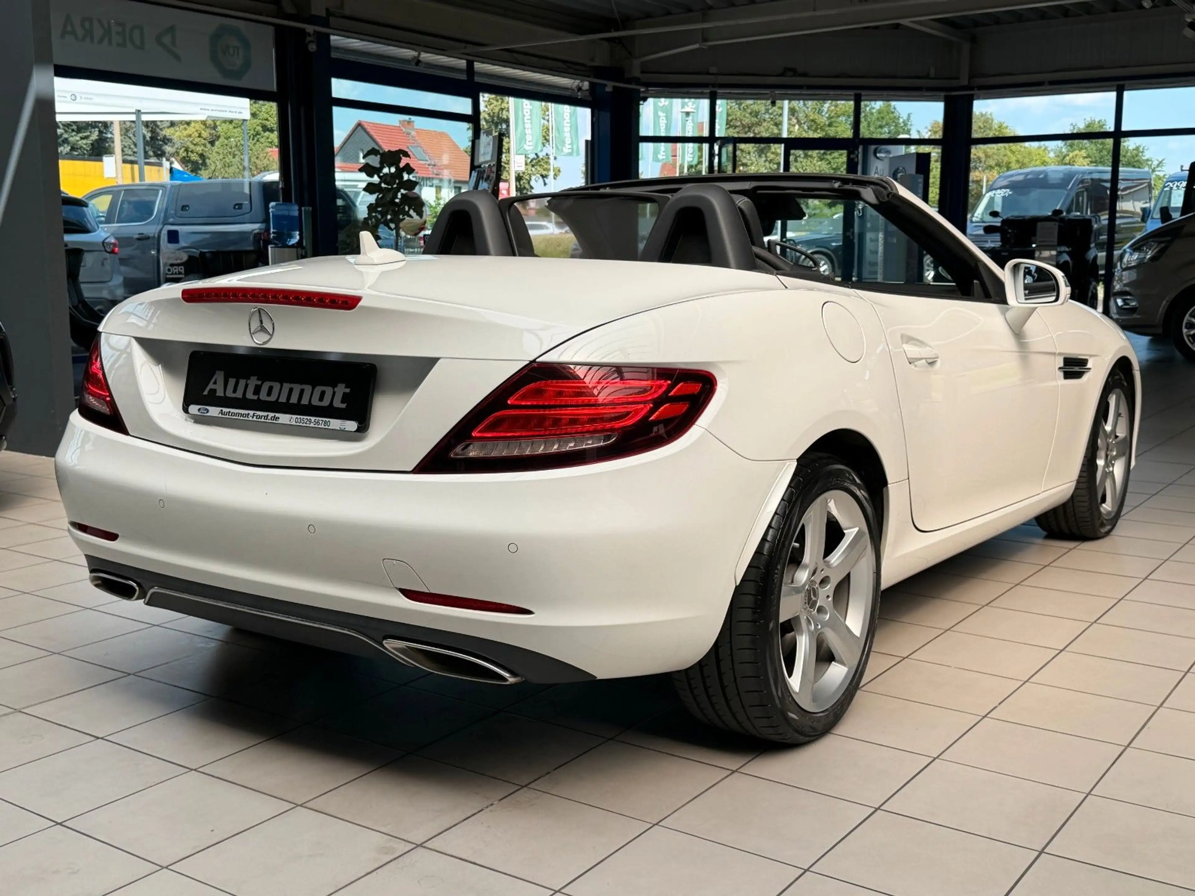 Mercedes-Benz SLC 180 Roadster*LED*Navi*SHZ*Airscarf — photo 5