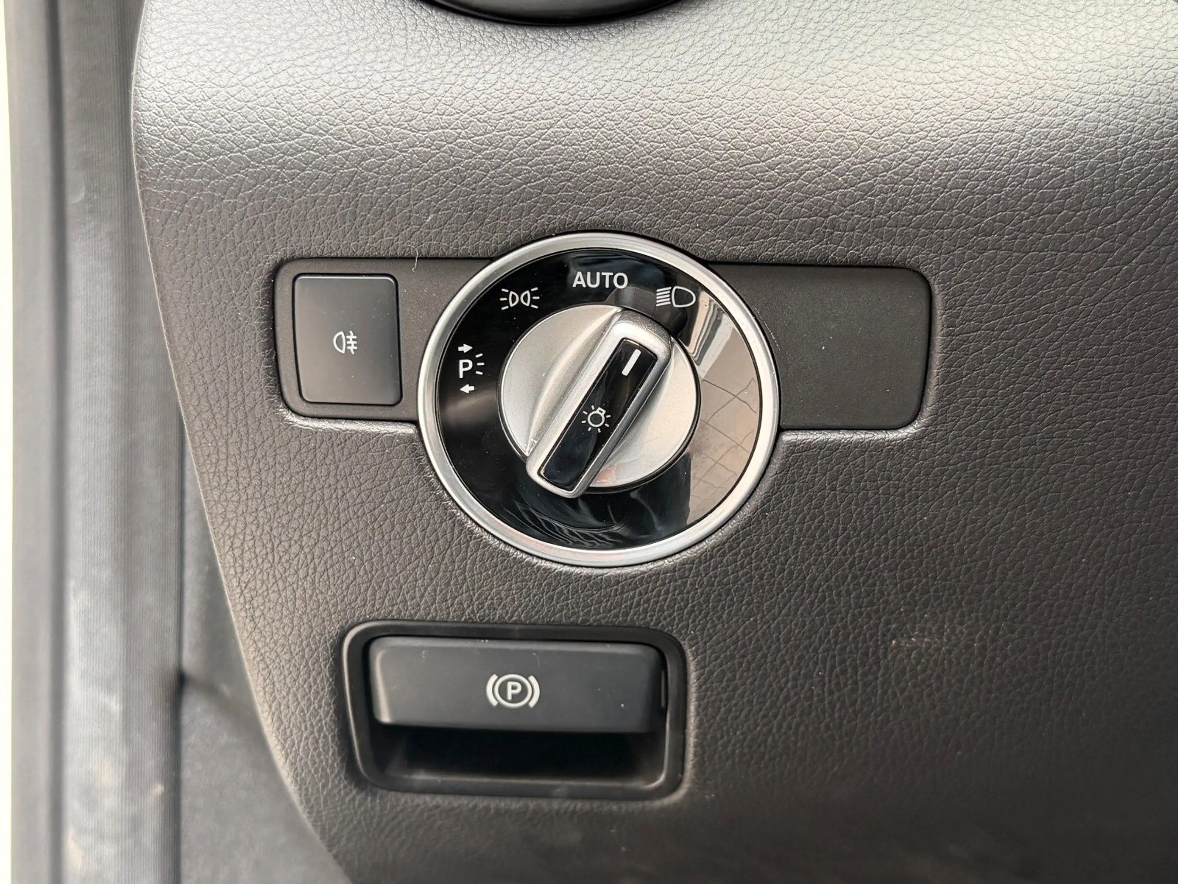 Mercedes-Benz SLC 180 Roadster*LED*Navi*SHZ*Airscarf — photo 14