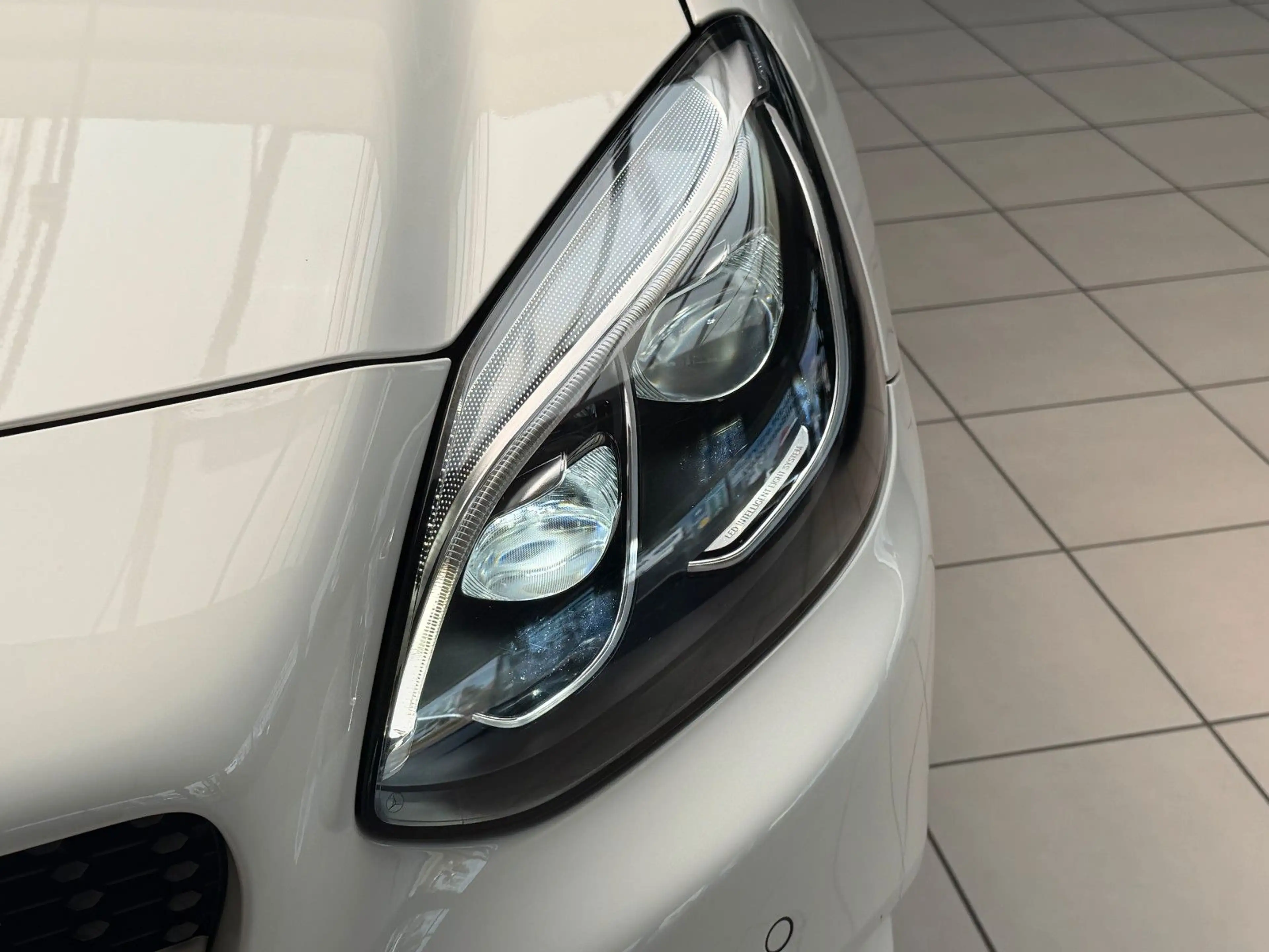 Mercedes-Benz SLC 180 Roadster*LED*Navi*SHZ*Airscarf — photo 4