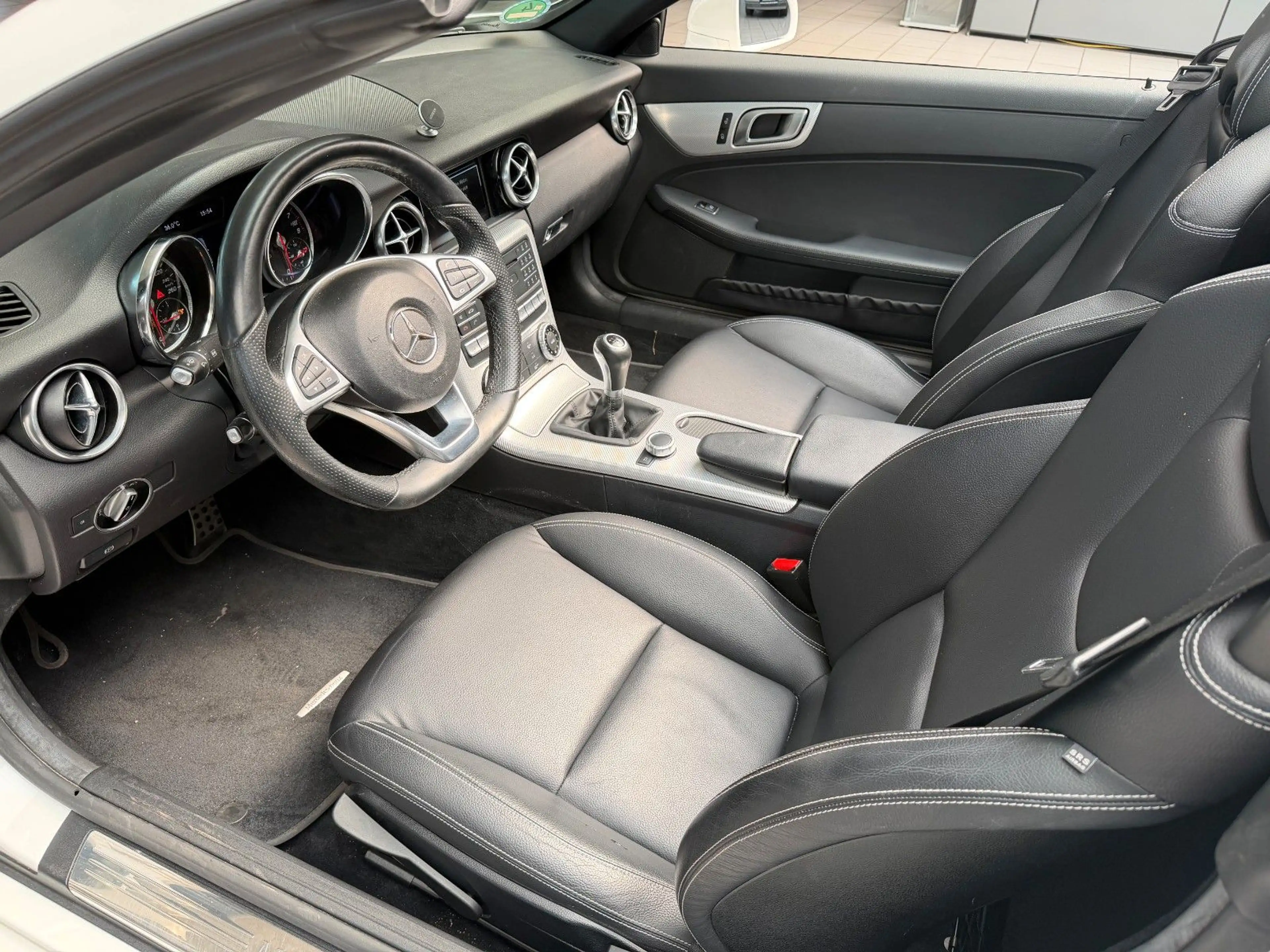 Mercedes-Benz SLC 180 Roadster*LED*Navi*SHZ*Airscarf — photo 10
