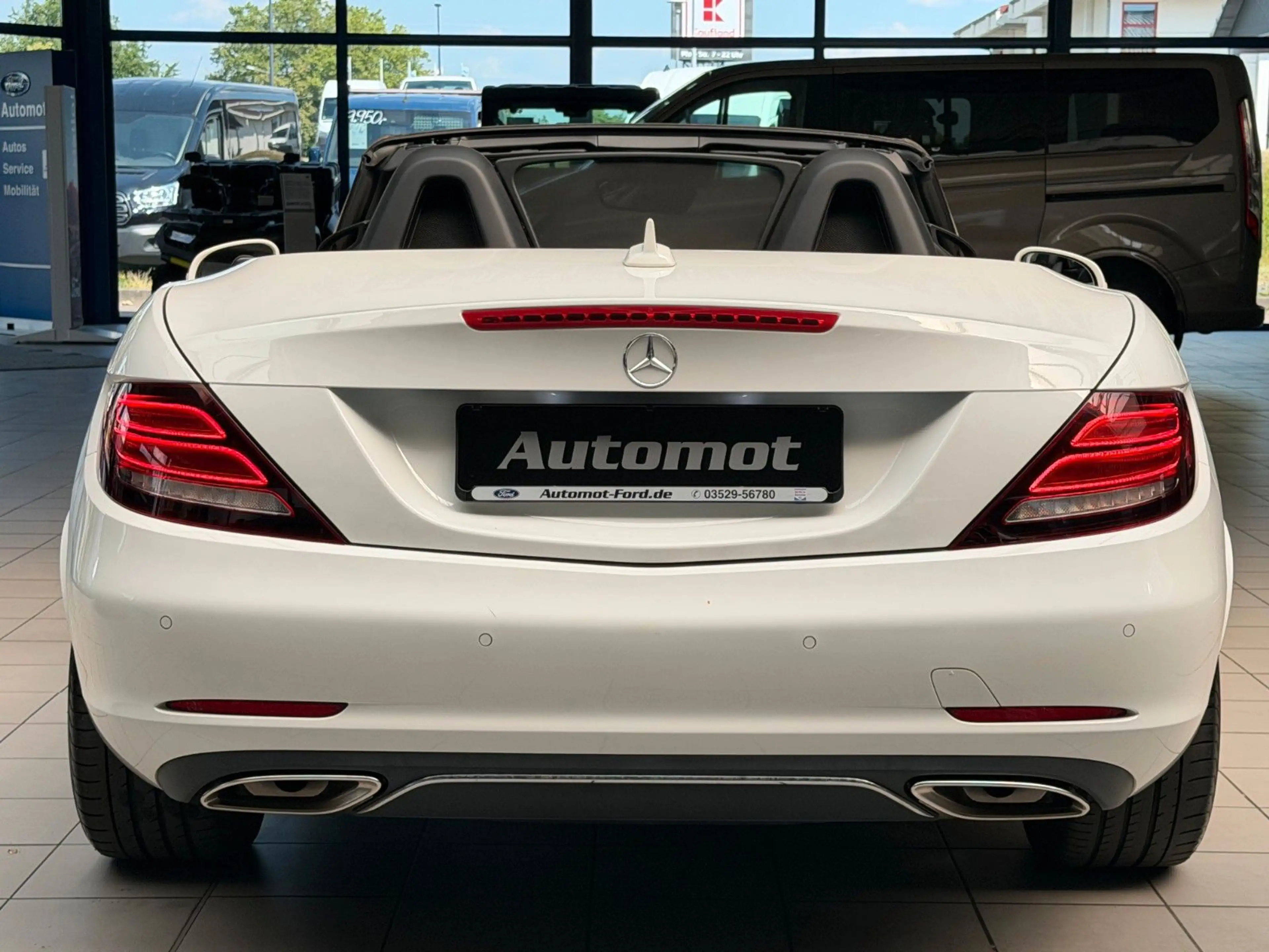 Mercedes-Benz SLC 180 Roadster*LED*Navi*SHZ*Airscarf — photo 6