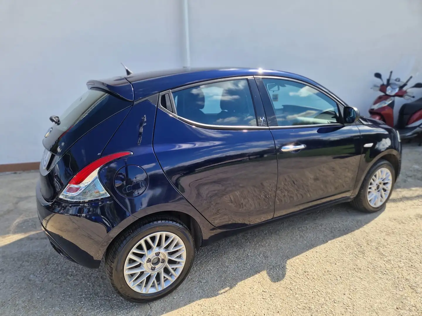 Lancia Ypsilon III  1.3 mjt Silver 95 cv 5 posti cerchi in  lega Blu/Azzurro - 1