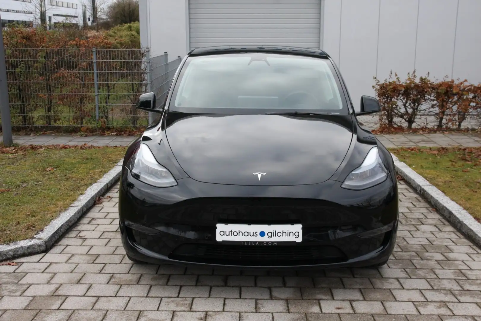 Tesla Model Y Long Range Dual AWD 20 Zoll Schwarz - 2