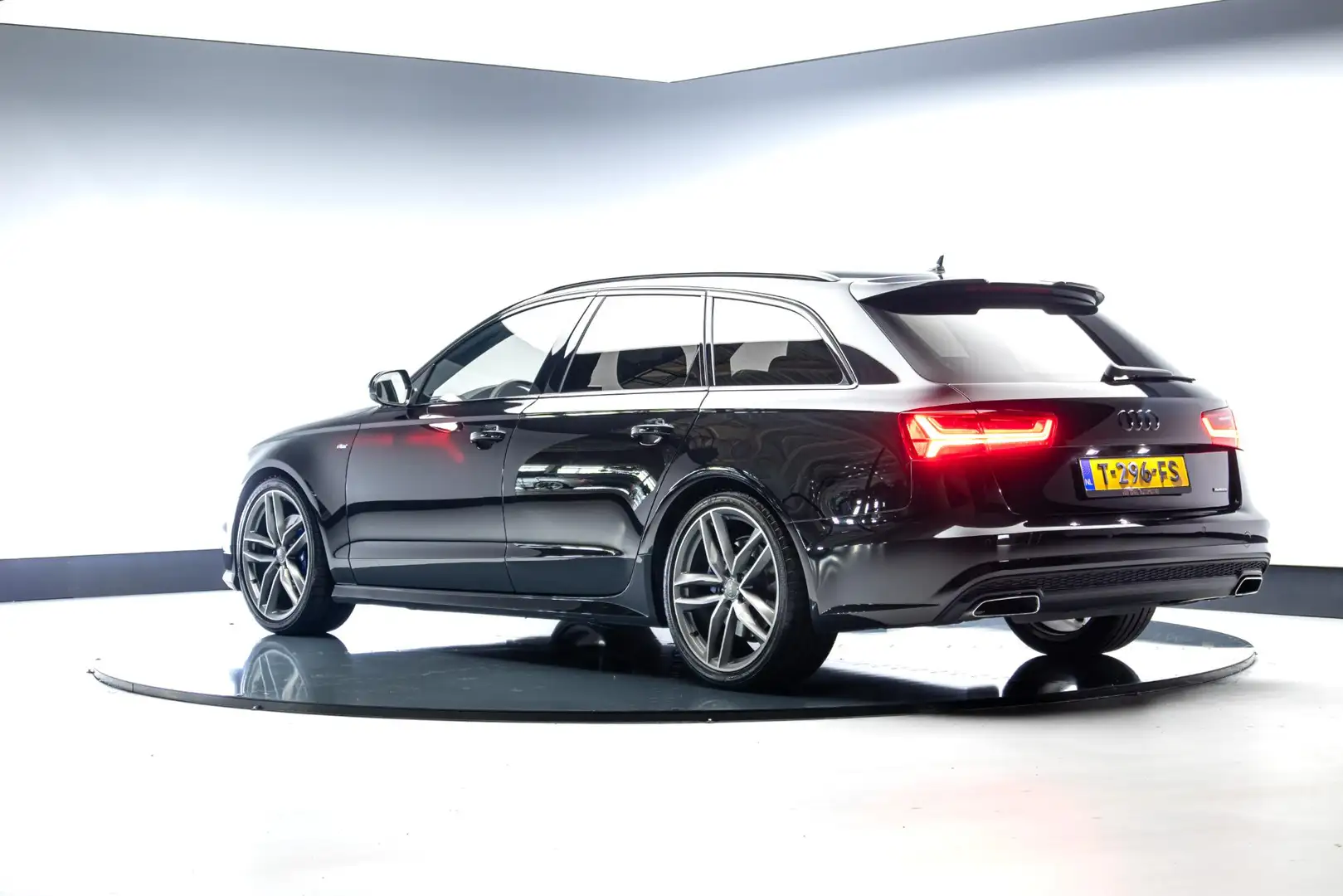 Audi A6 Avant 2.0 TFSI quattro Advance Sport Zwart - 2