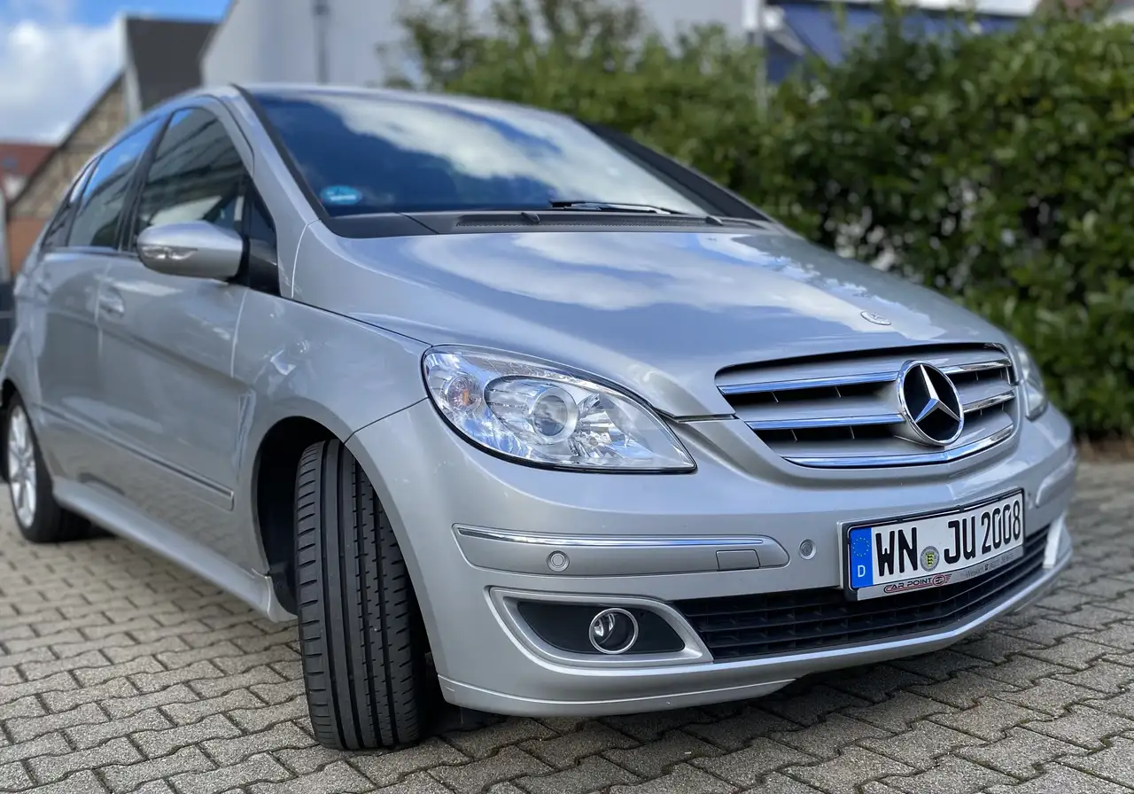 Mercedes-Benz B 200