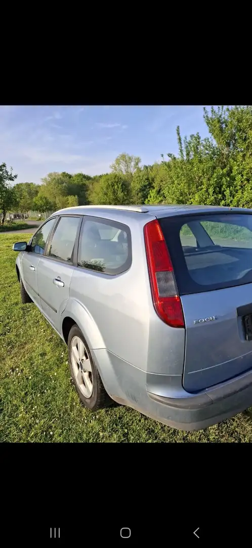 Ford Focus 1.6i - 2