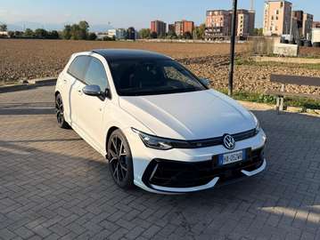 Noleggio Golf 8.5R 333 CV