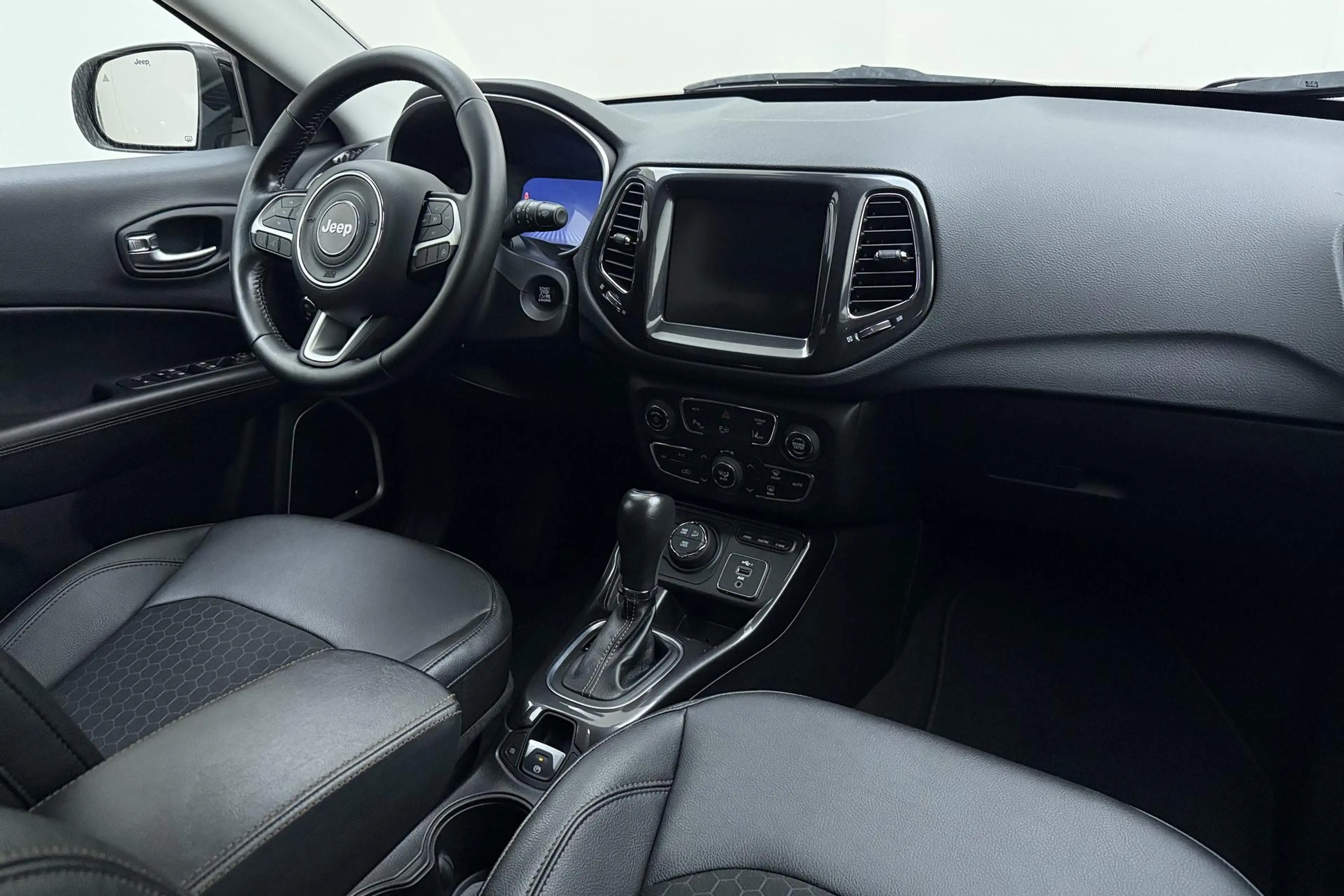 Jeep Compass 4xe 190 Plug-in Hybrid Electric Limited Business A — photo 3