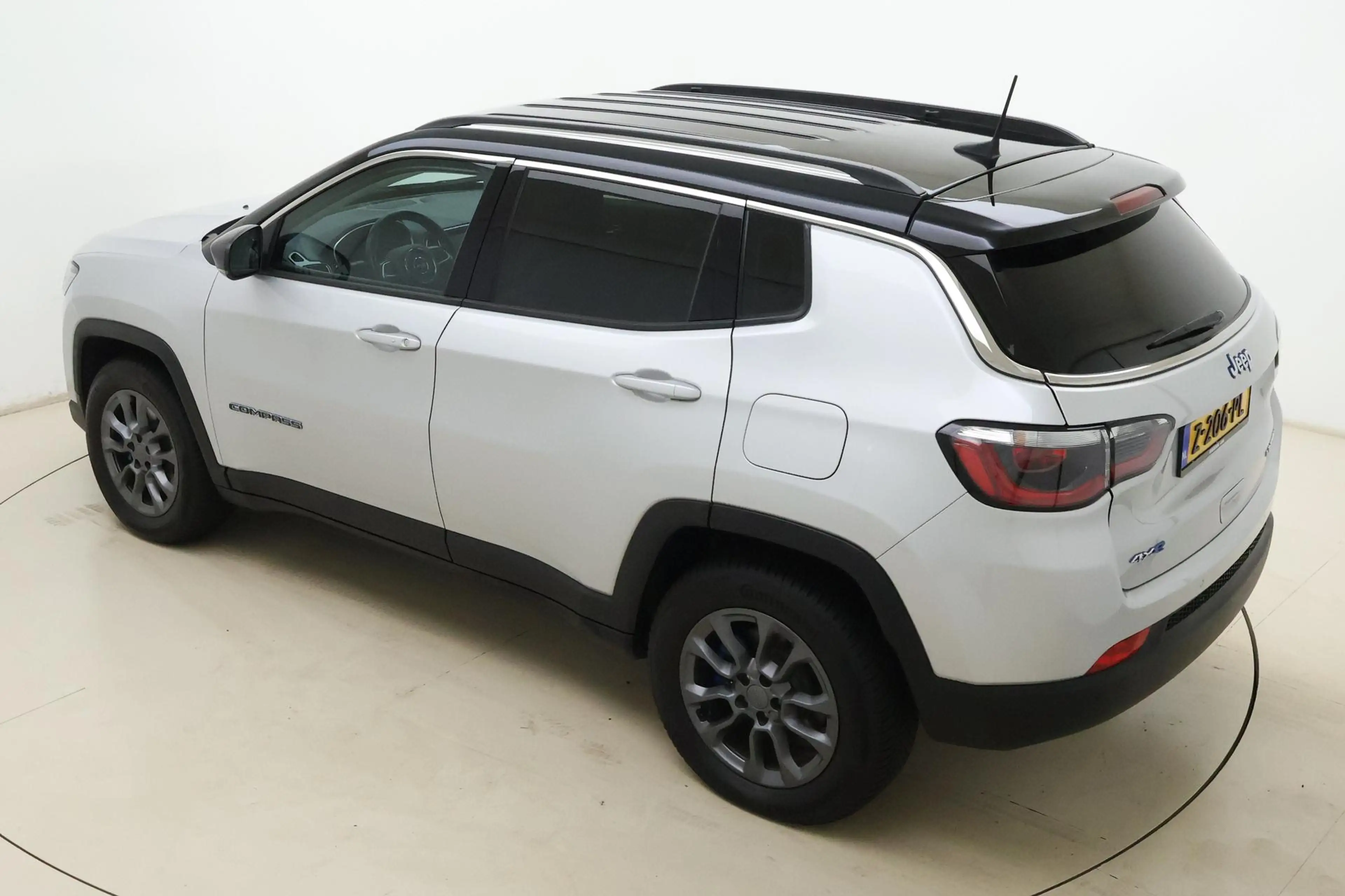 Jeep Compass 4xe 190 Plug-in Hybrid Electric Limited Business A — photo 4