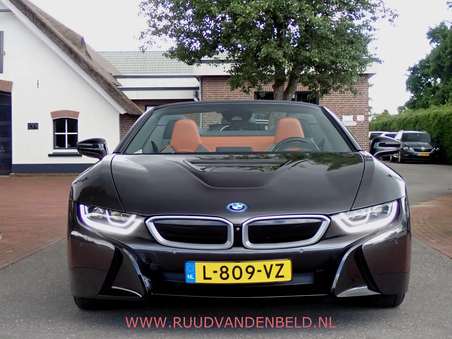 BMW i8 Roadster 1.5 HEADUP/CARPLAY/LASERLIGHT/20''/HARMAN Šedá - 2