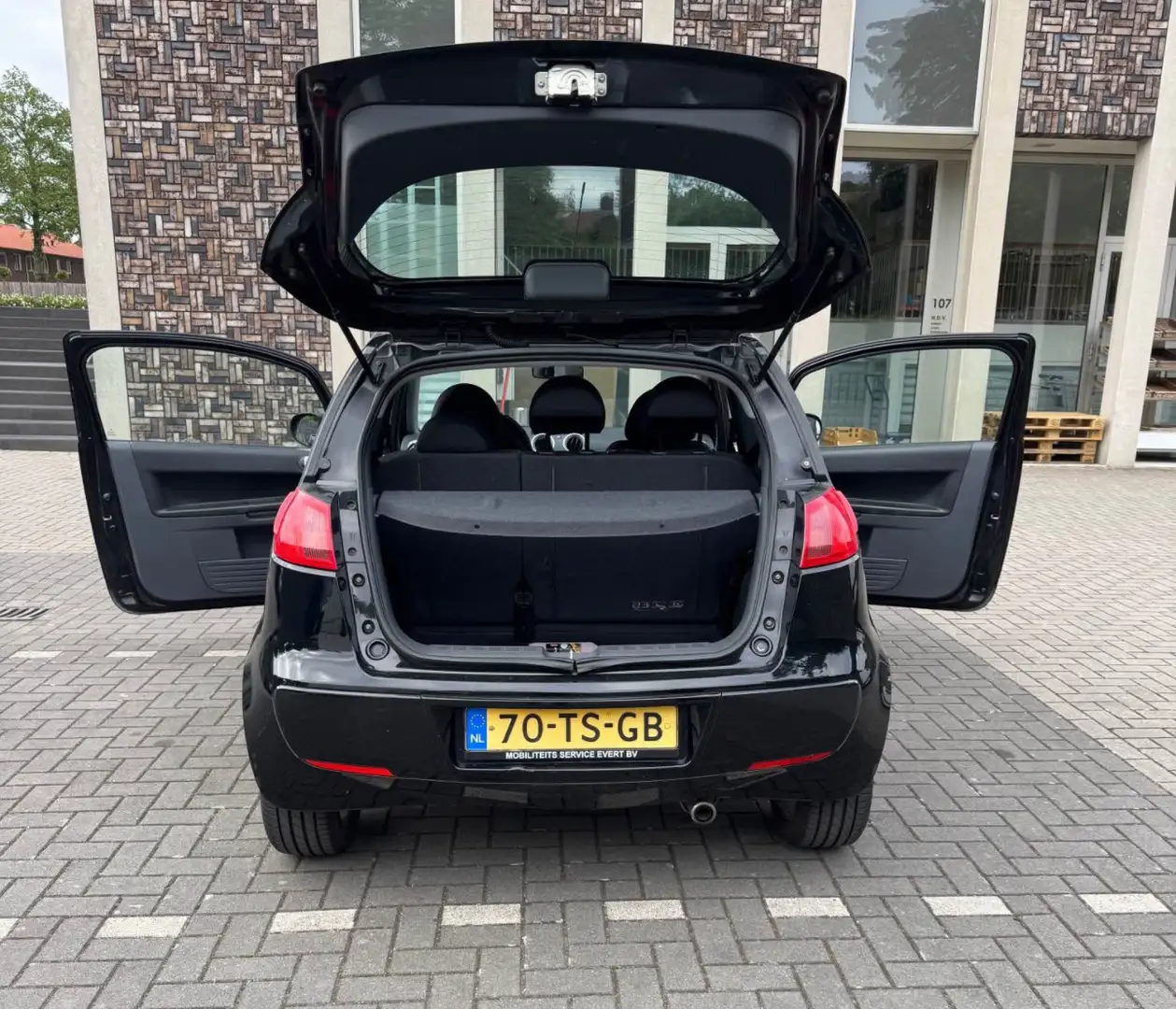 Mitsubishi Colt 1.3 Invite Zwart - 2