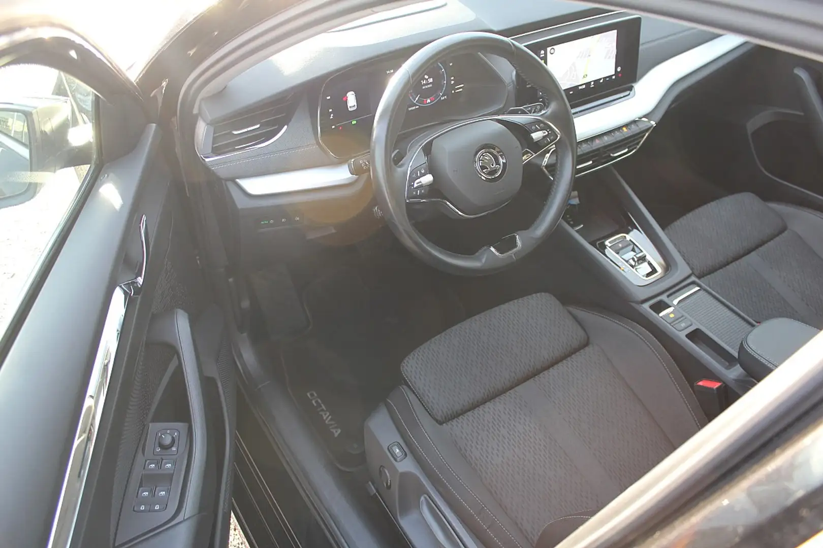 Skoda Octavia Combi 2,0 TDI Style DSG Schwarz - 2