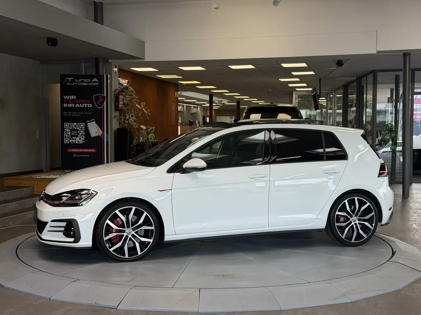Volkswagen Golf GTI 2.0 DSG *DYNAUDIO*Pano*Kamera*Navi* Weiß - 2