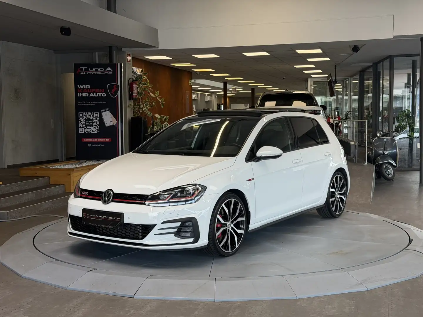 Volkswagen Golf GTI 2.0 DSG *DYNAUDIO*Pano*Kamera*Navi* Weiß - 1