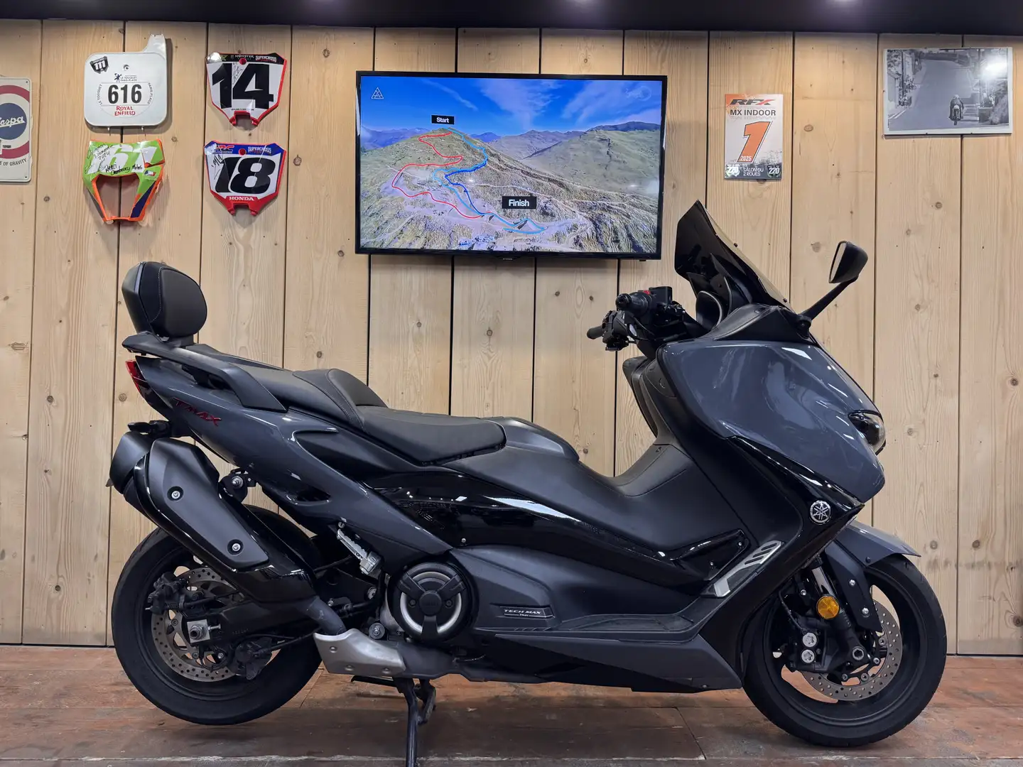 Yamaha TMAX 560 Gris - 1