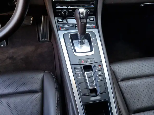 Porsche 911 view 12