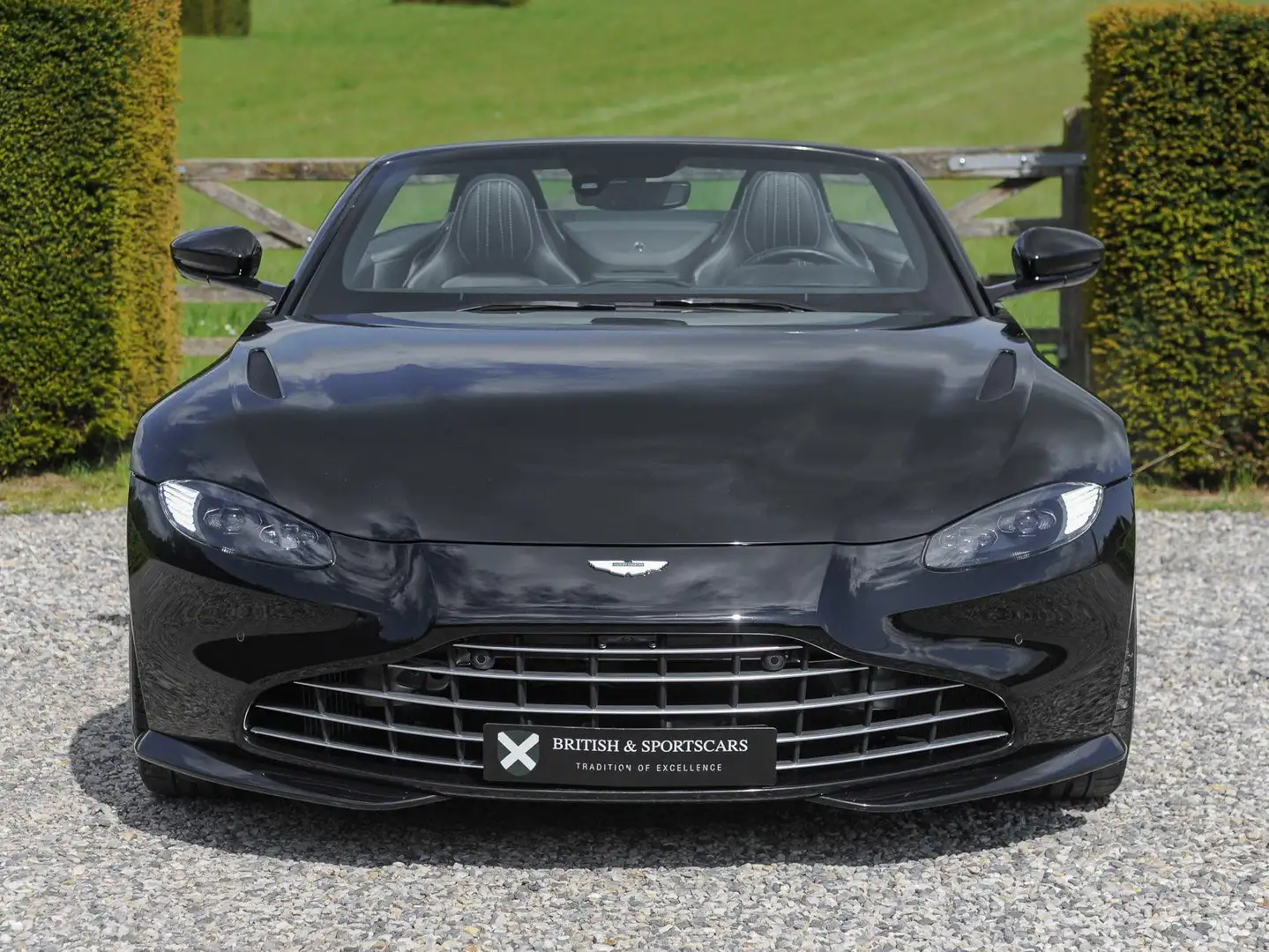 Aston Martin Vantage V8 Roadster Fekete - 2
