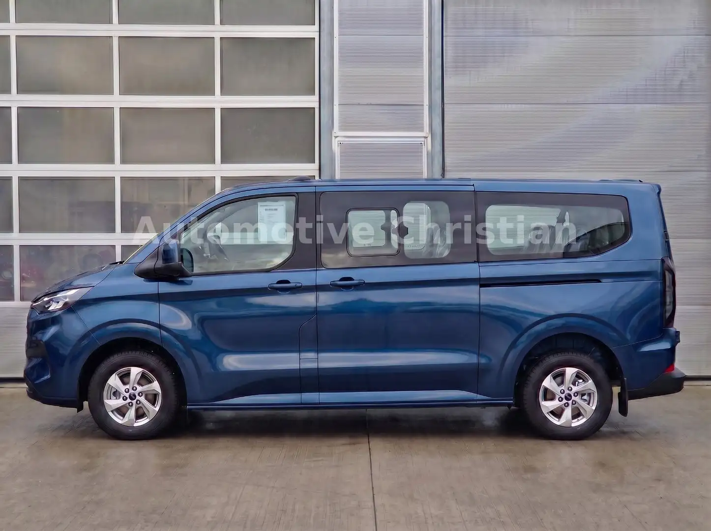 FORD Tourneo