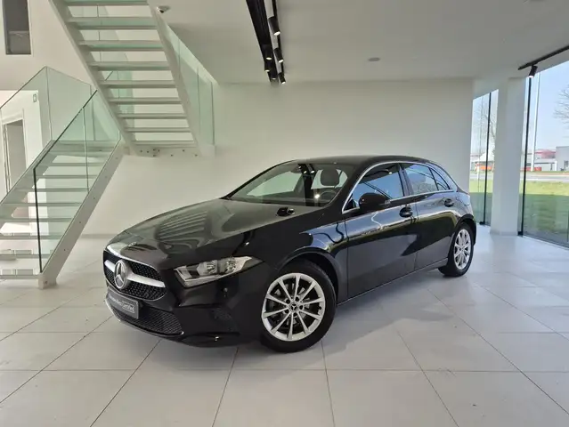 Mercedes-Benz A 180 Hatchback Luxury Line | Verwarmde Zetels | Navigat