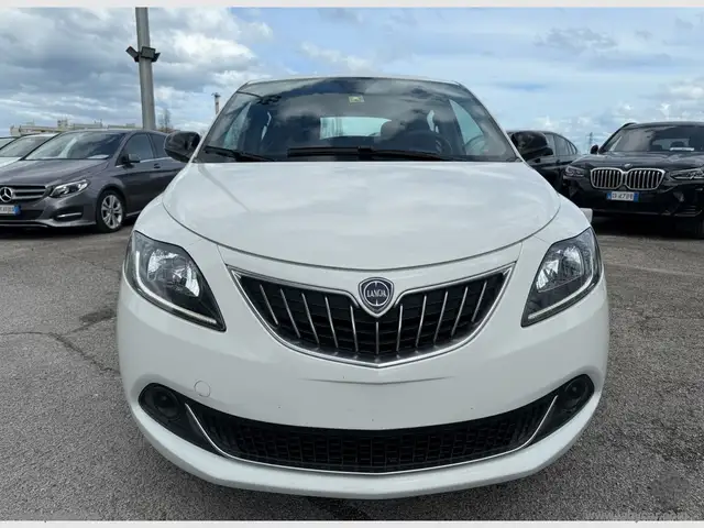 Lancia Ypsilon view 10