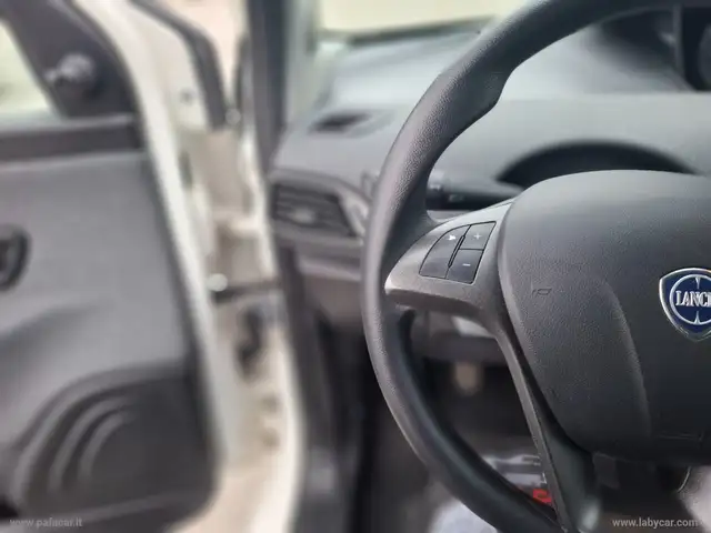 Lancia Ypsilon view 8
