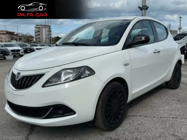 Lancia Ypsilon view 9