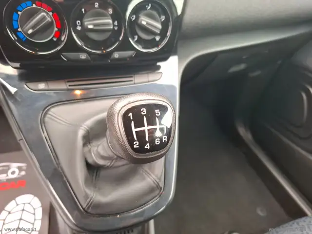 Lancia Ypsilon view 14
