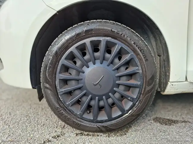 Lancia Ypsilon view 4