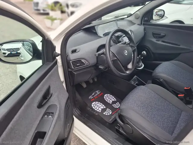 Lancia Ypsilon view 5