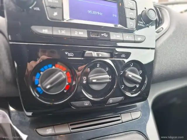 Lancia Ypsilon view 12
