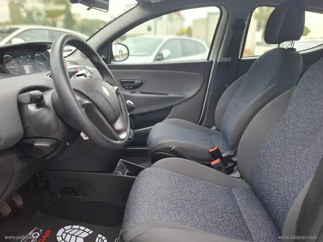 Lancia Ypsilon view 6