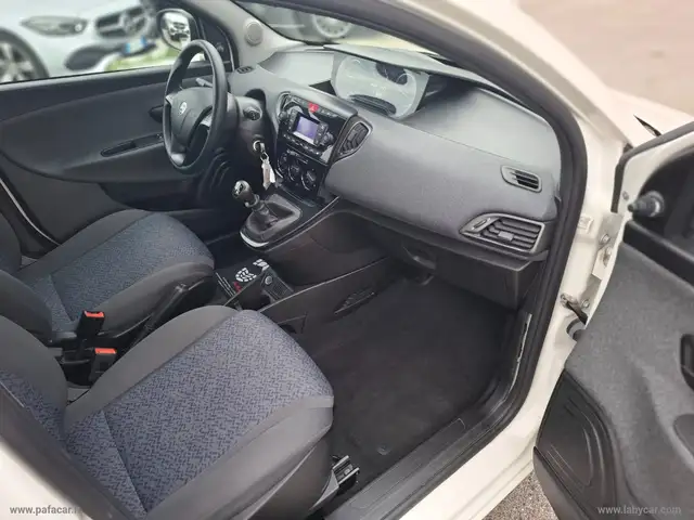 Lancia Ypsilon view 15