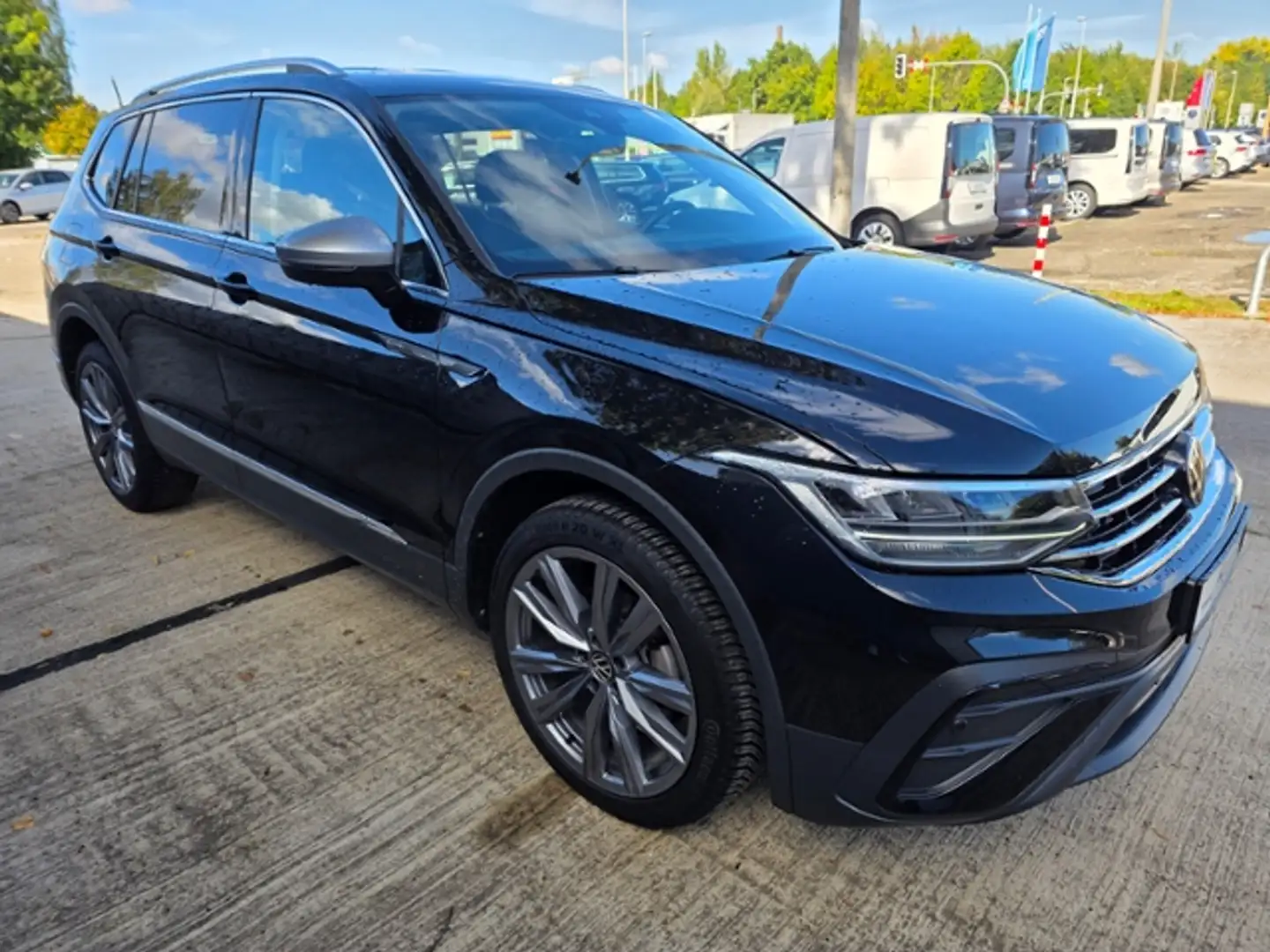 Volkswagen Tiguan Allspace Life 1.5 TSI DSG Schwarz - 2
