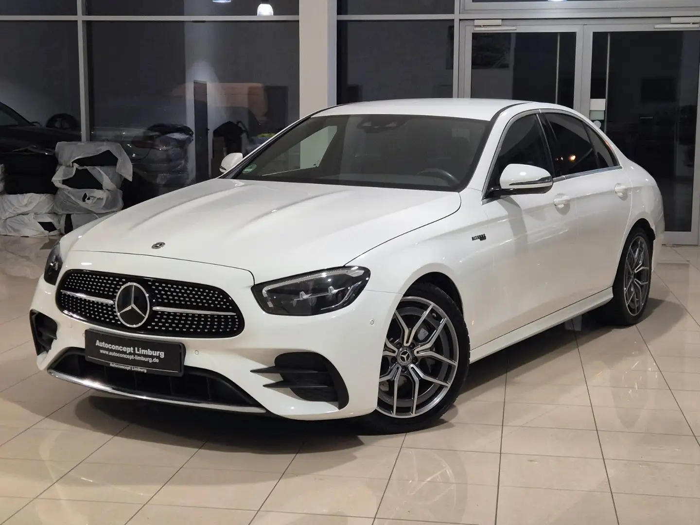 Mercedes-Benz E 220 d Lim AMG Line,LED,R-CAM, ACC,53 AMG Optik Blanco - 1