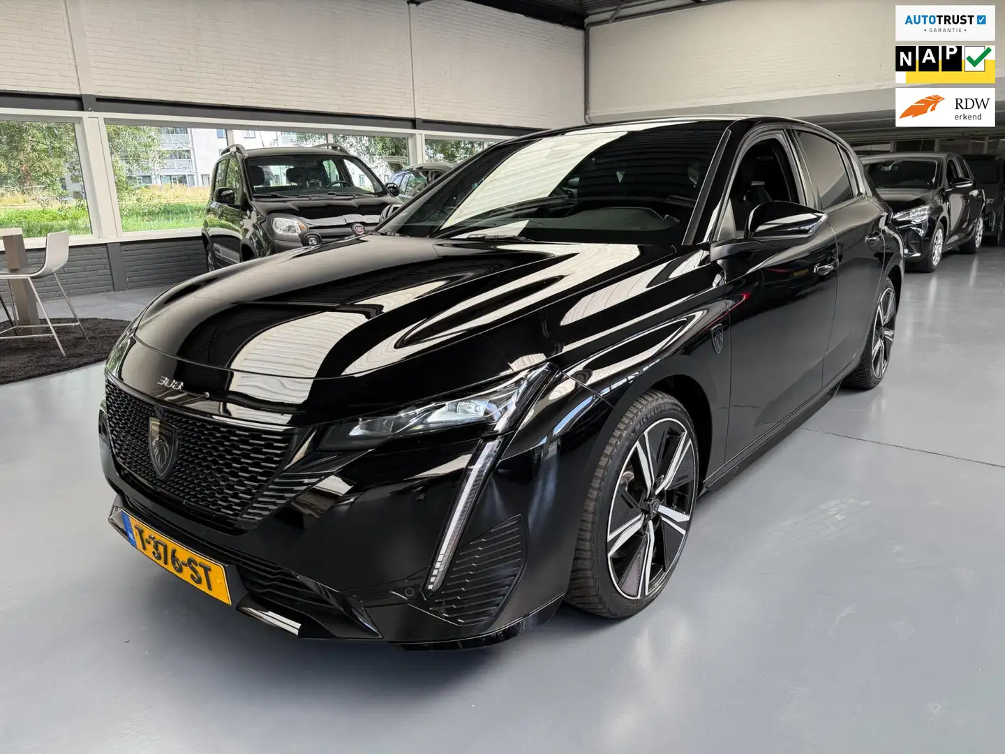 Peugeot 308 1.6 Plug-in Hybrid 180 GT |NAP| Zwart - 1
