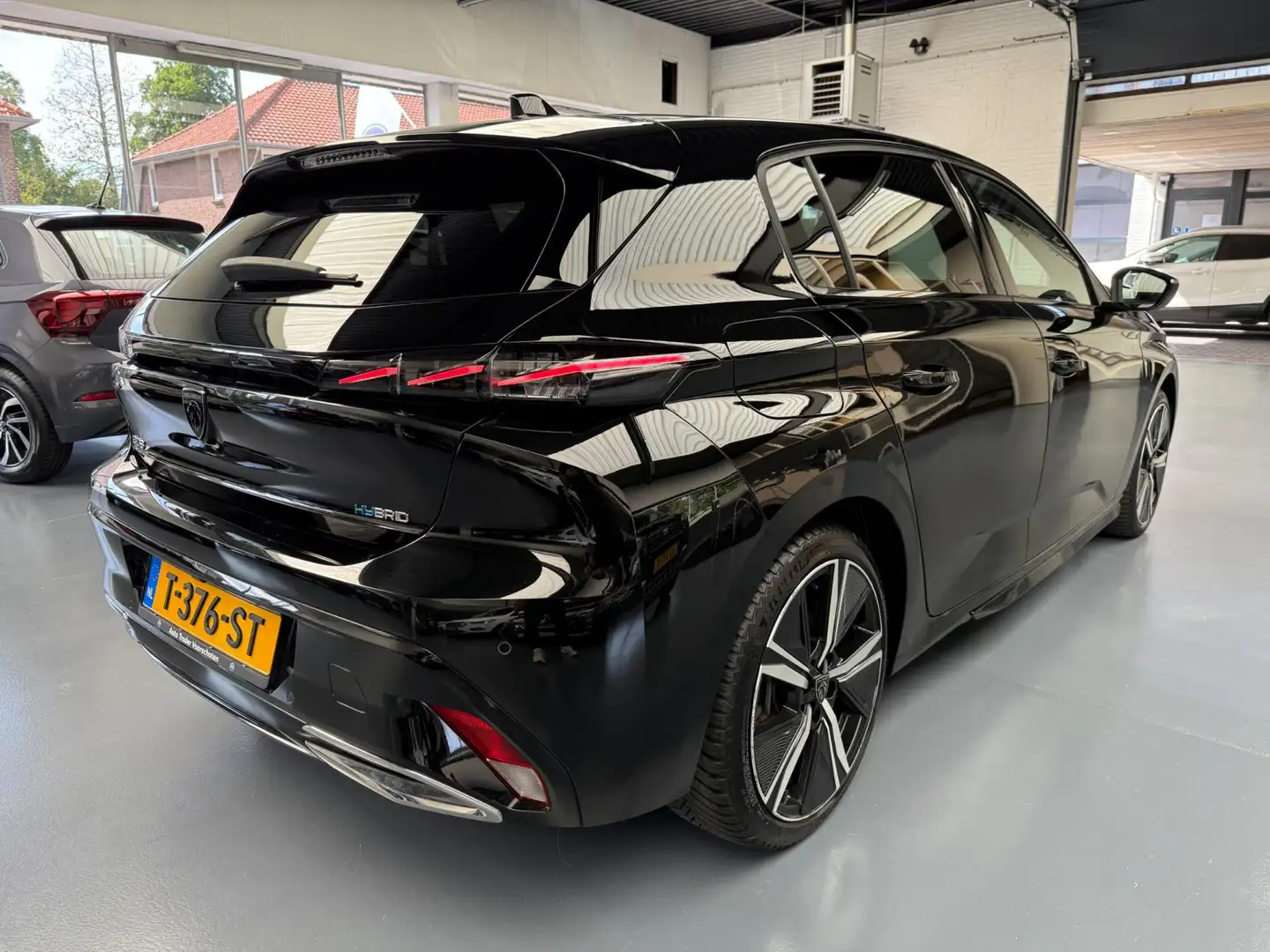 Peugeot 308 1.6 Plug-in Hybrid 180 GT |NAP| Zwart - 2