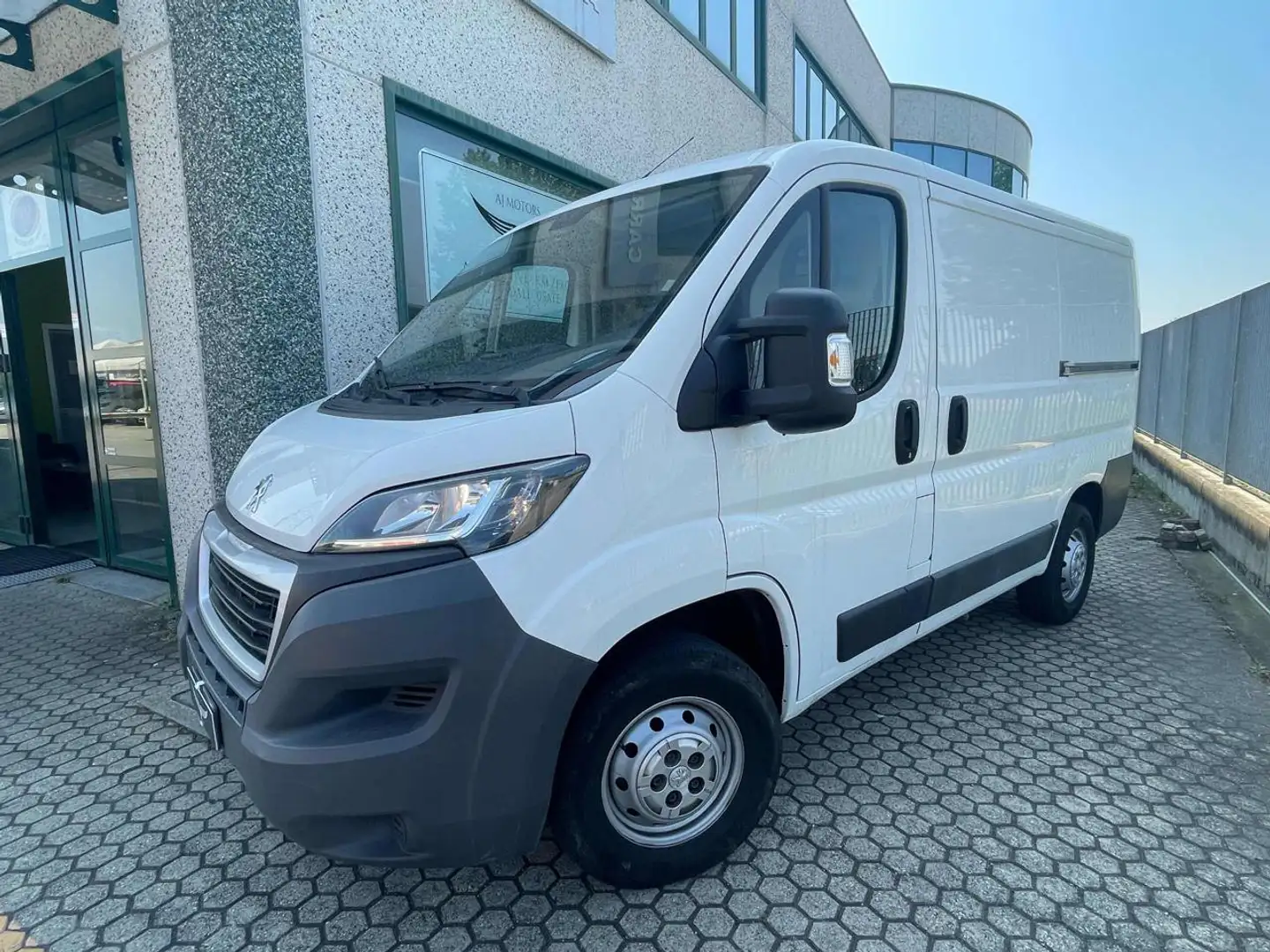 Peugeot Boxer 330 2.0 BlueHDi 130CV L1-H1 Furgone Blanc - 1