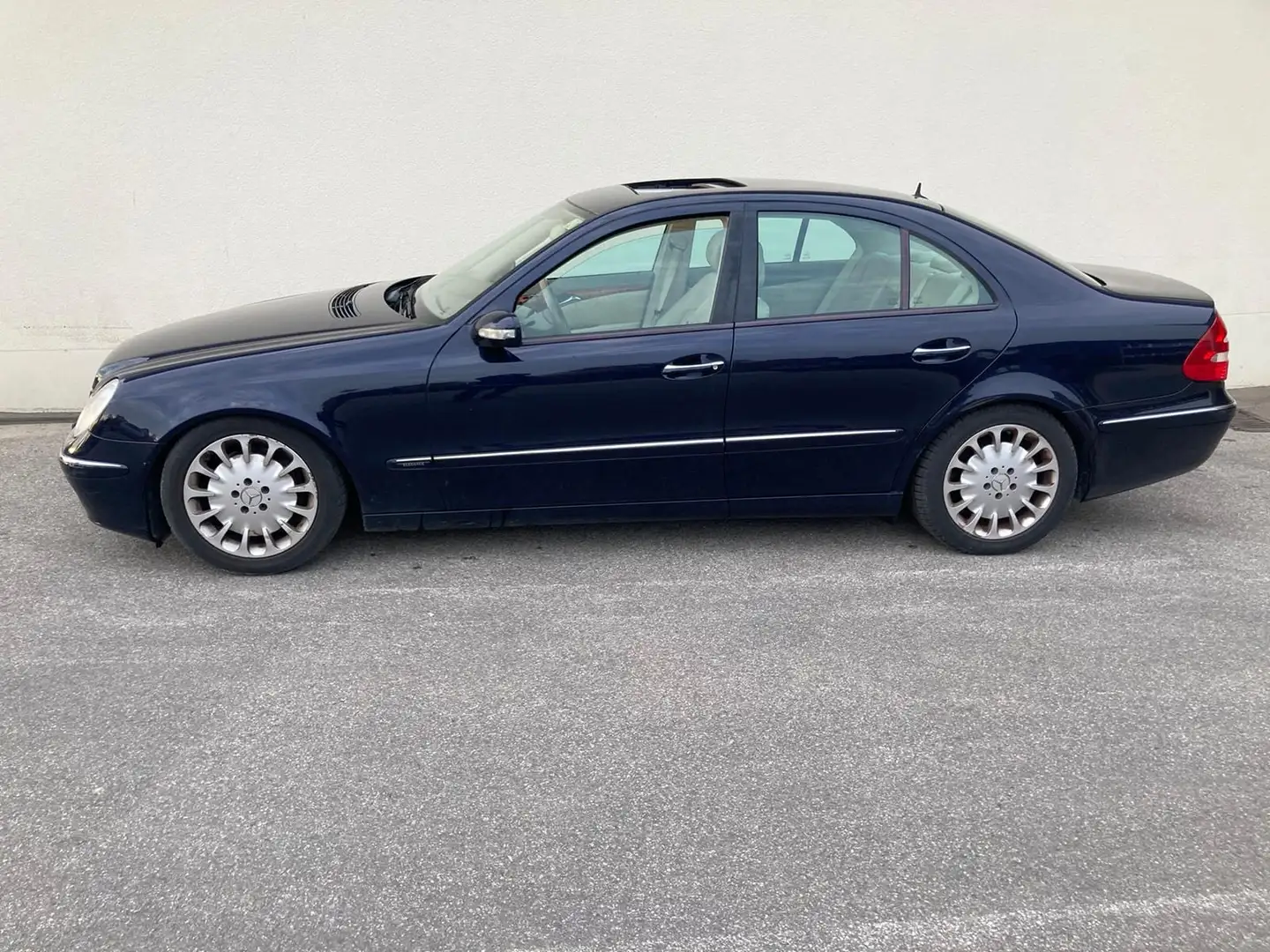 Mercedes-Benz E 500 7G-TRONIC Elegance Vollausstattung 1.Hand - 1